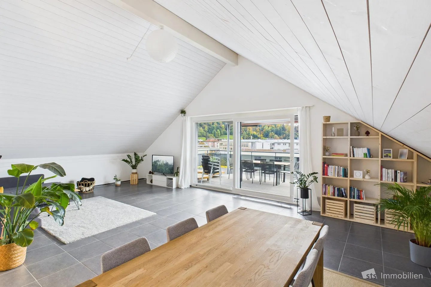 Vivre dans le grenier avec vue - Photo 1 sur 13