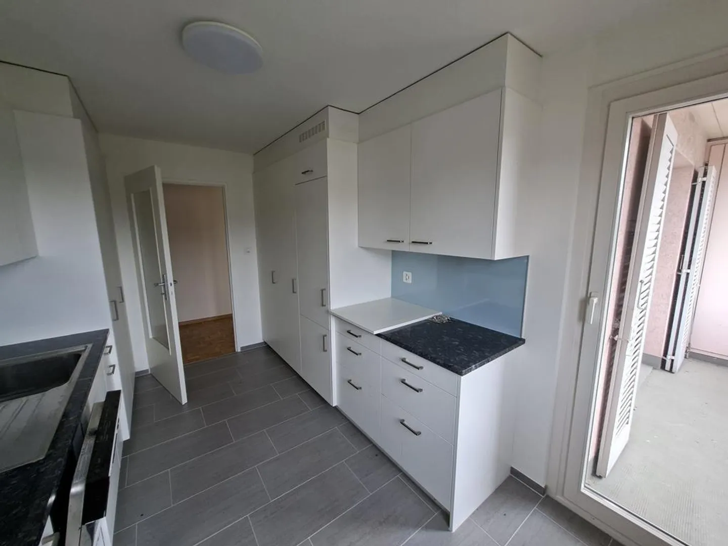 Charming 2.5-room apartment in the heart of Birsfelden - Photo 5 of 12