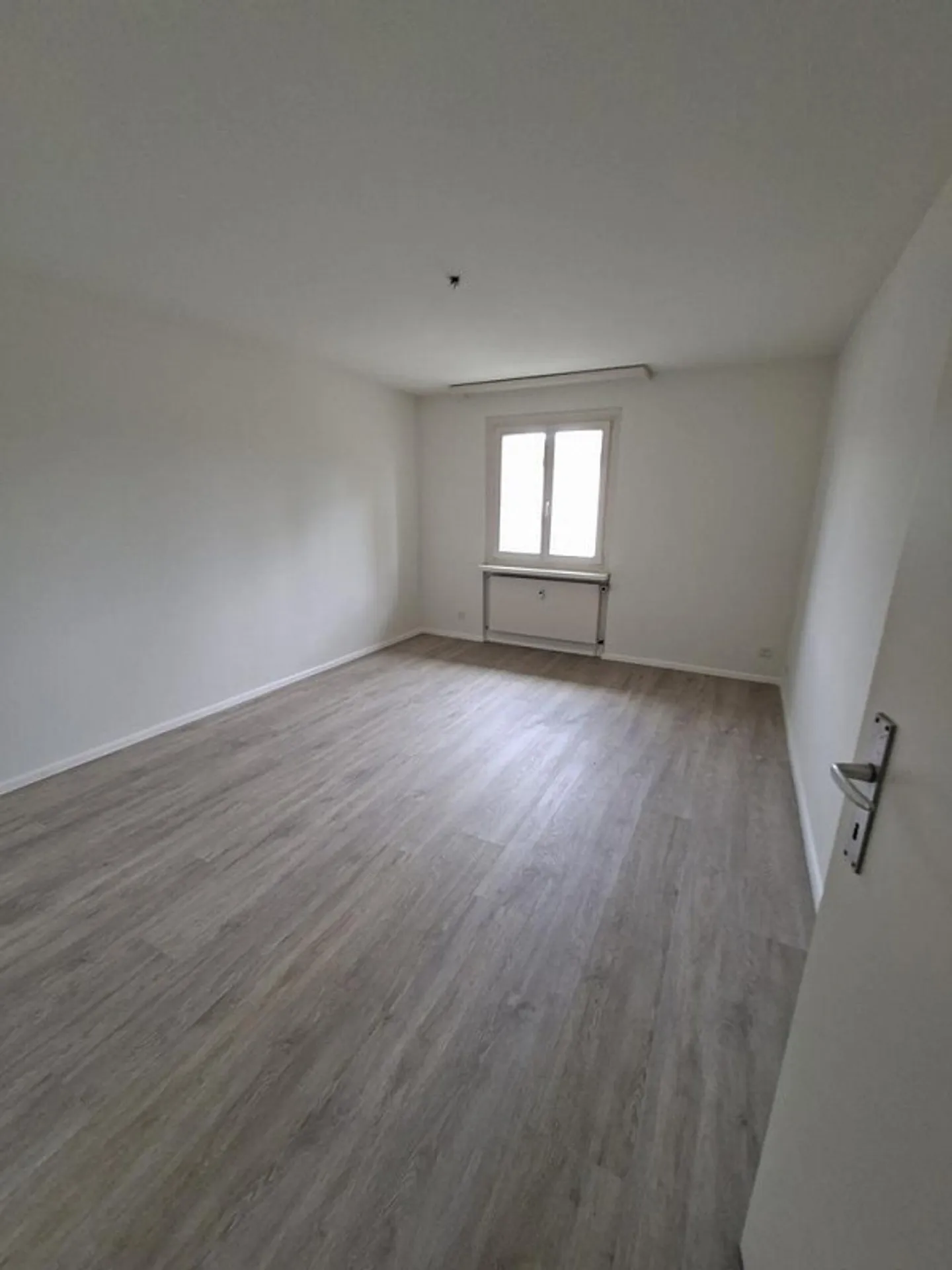 Charming 2.5-room apartment in the heart of Birsfelden - Photo 7 of 12
