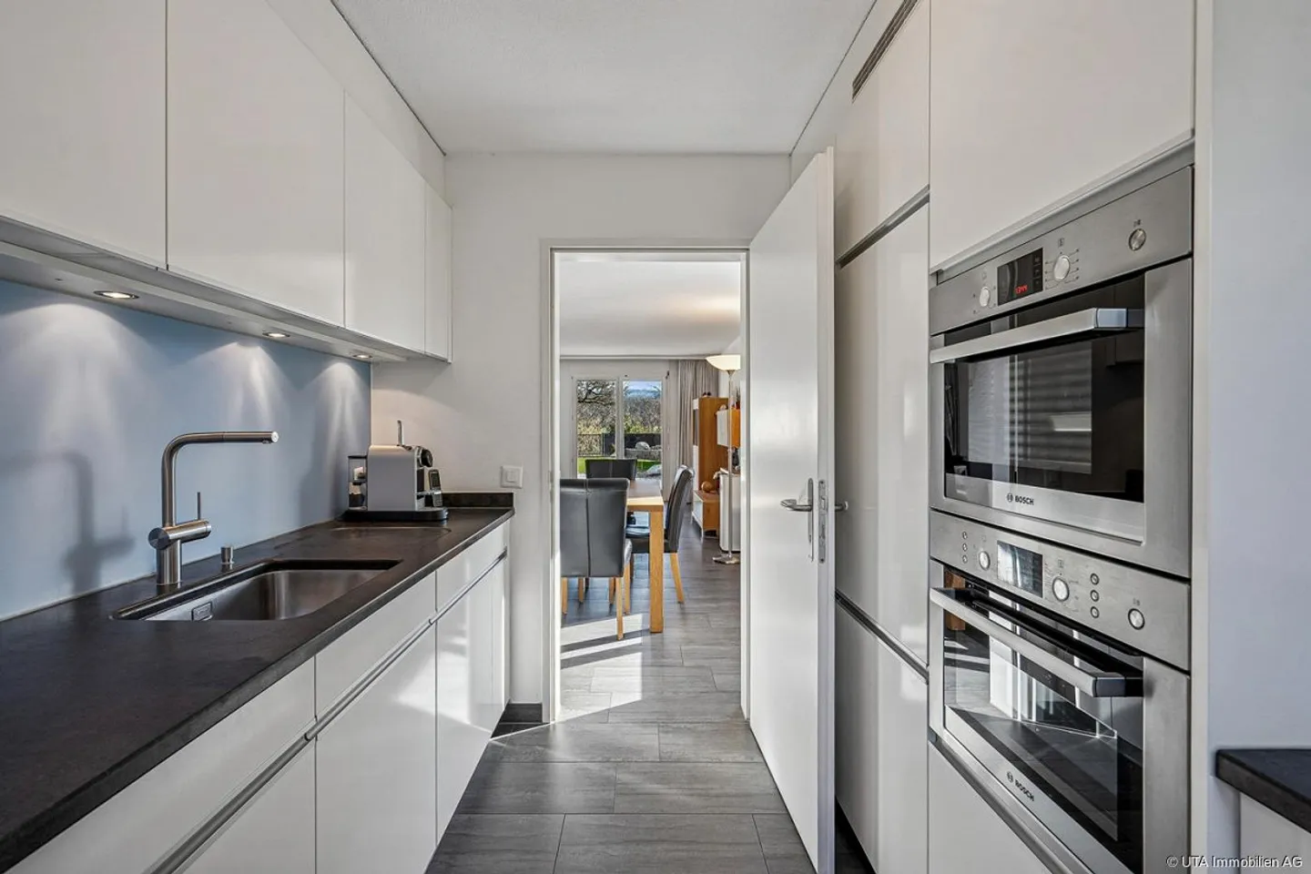 Maison de ville bien entretenue avec un jardin accueillant - Photo 3 sur 15