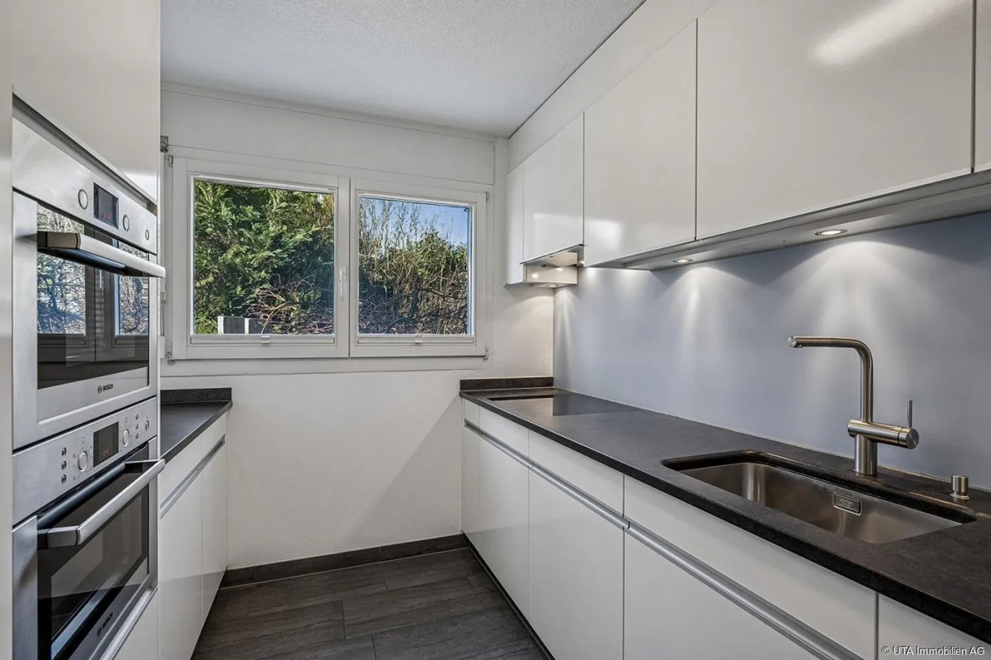 Maison de ville bien entretenue avec un jardin accueillant - Photo 4 sur 15