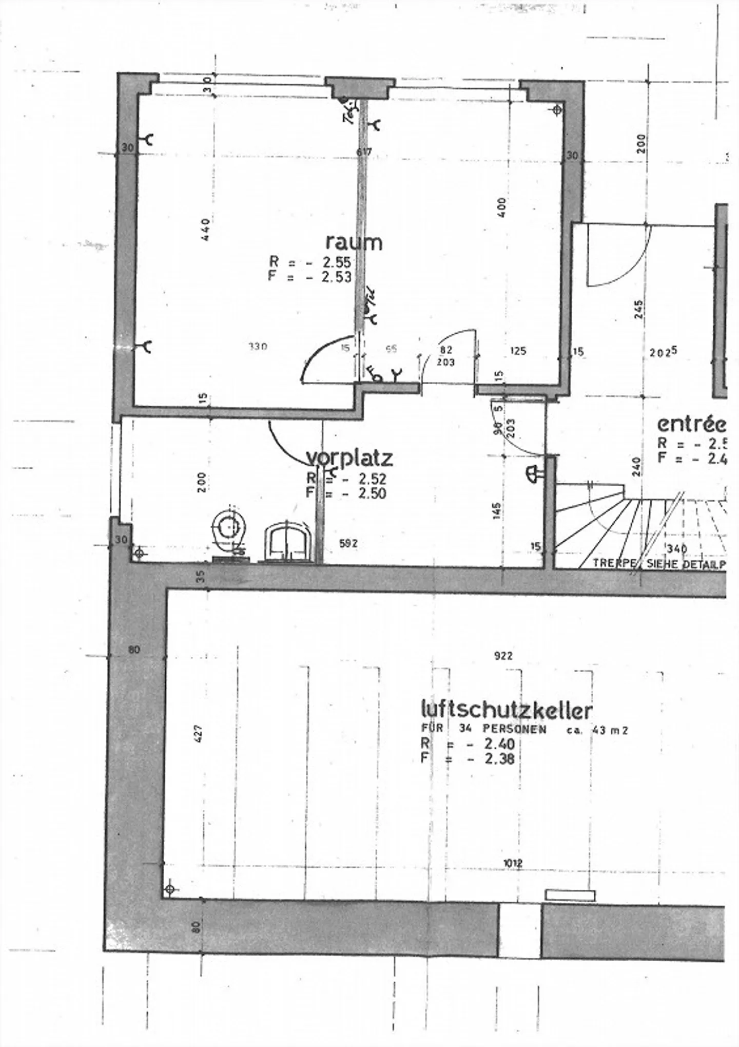 Office / Studio in the basement of a small multi-family house - Photo 8 of 8