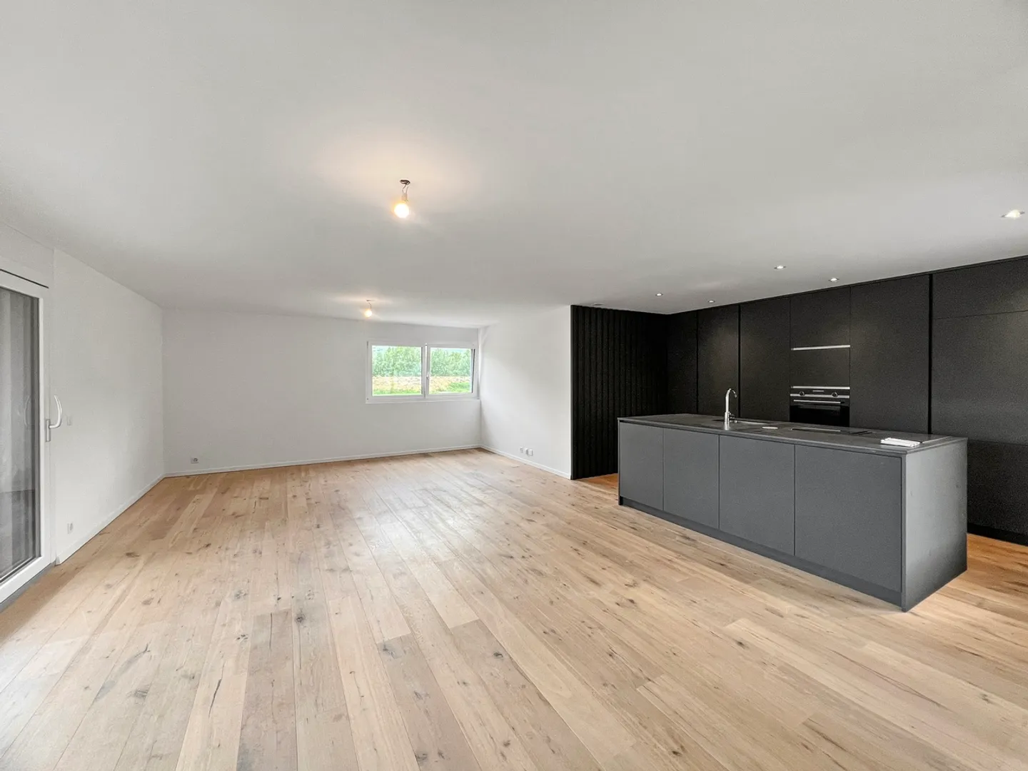 Sublime modern penthouse apartment with 4.5 rooms in a PPE with 2 units - Photo 2 of 8
