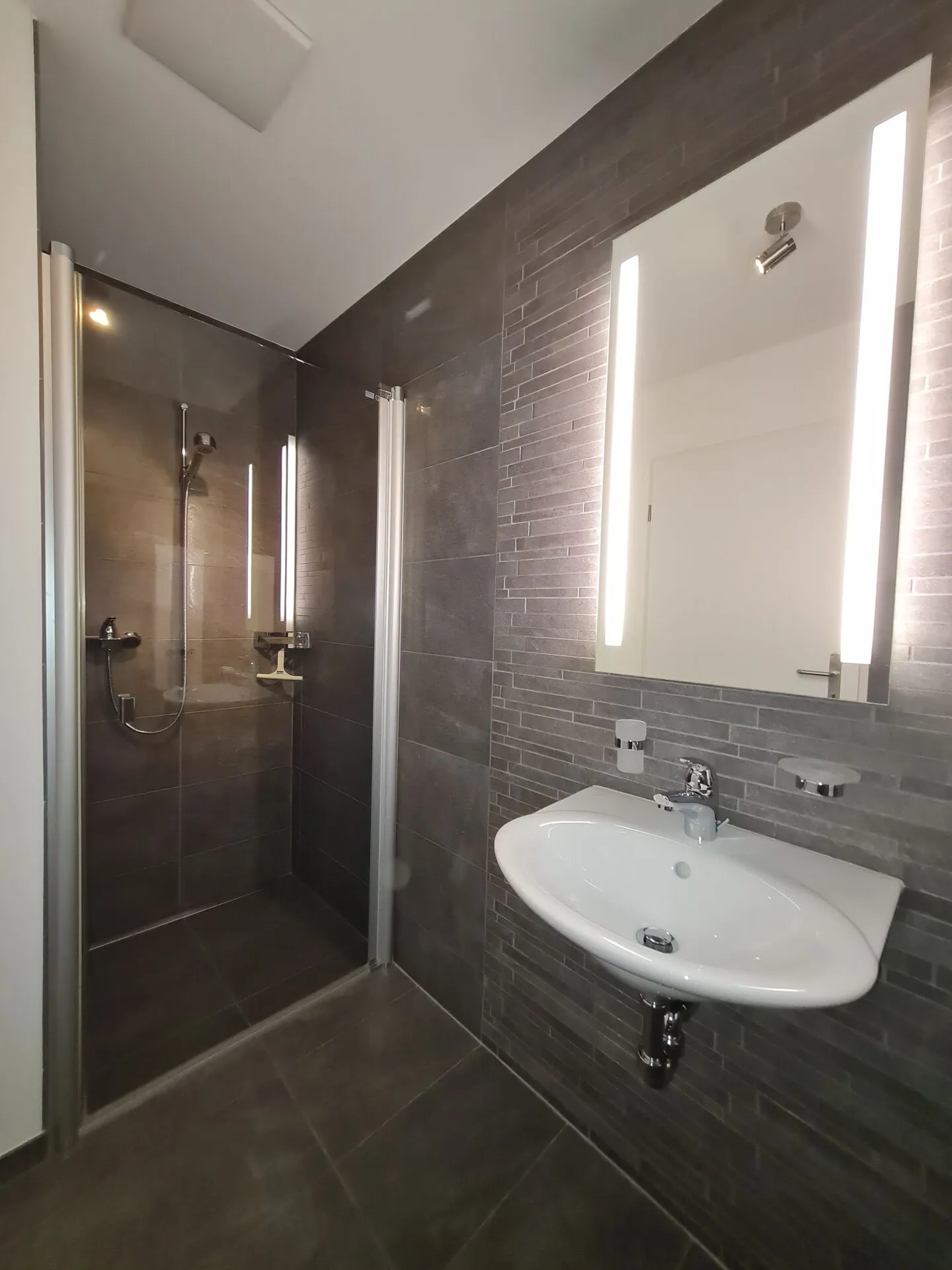 Exklusive moderne Eigentumswohnung in Zeiningen - Photo 8 of 12