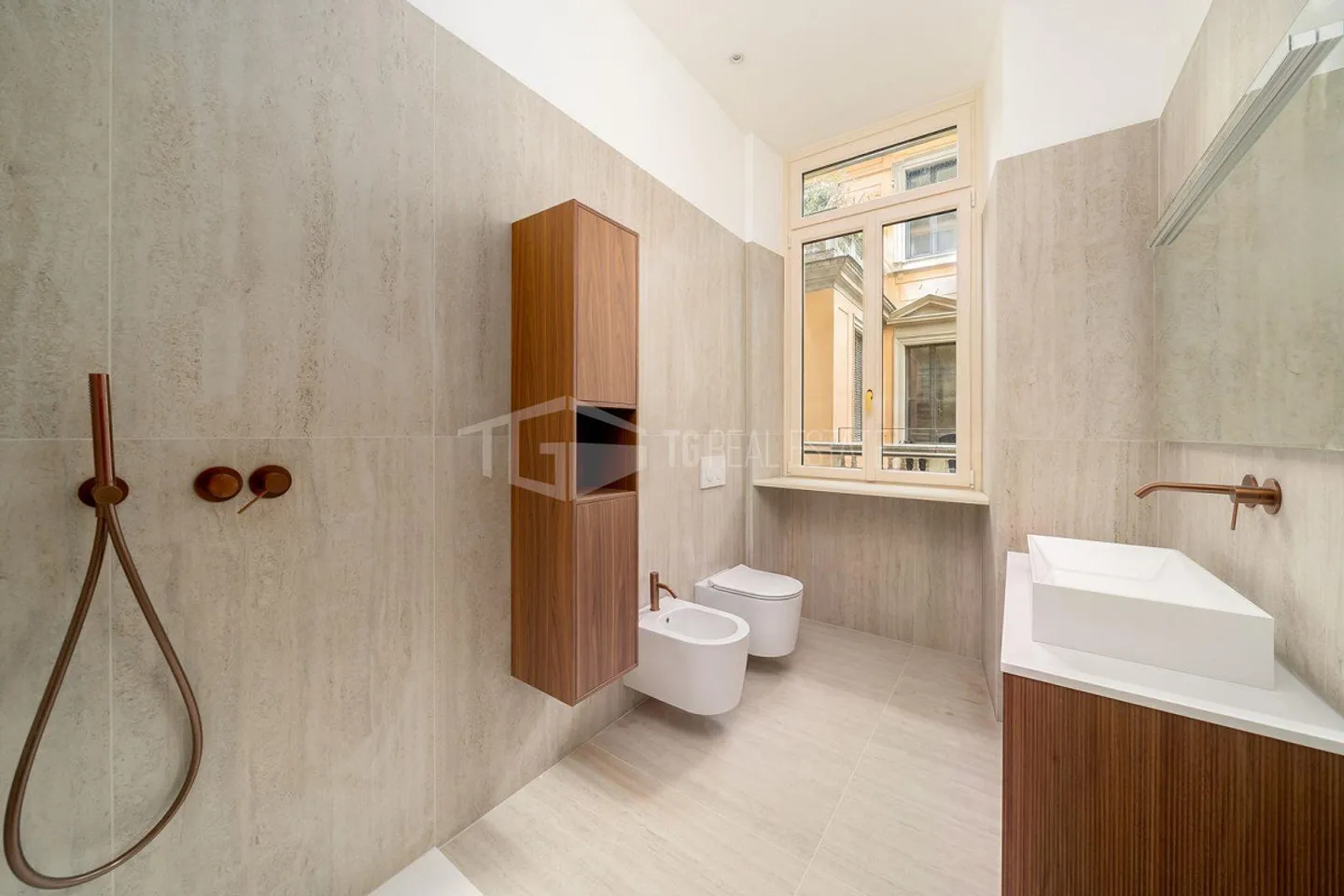 APPARTEMENT ÉLÉGANT AU CENTRE DE LUGANO - Photo 10 sur 12