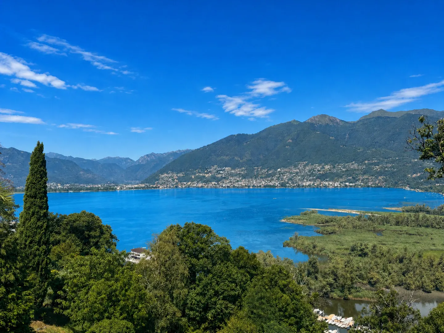 Building plot in a prime location with spectacular lake view - Photo 1 of 8
