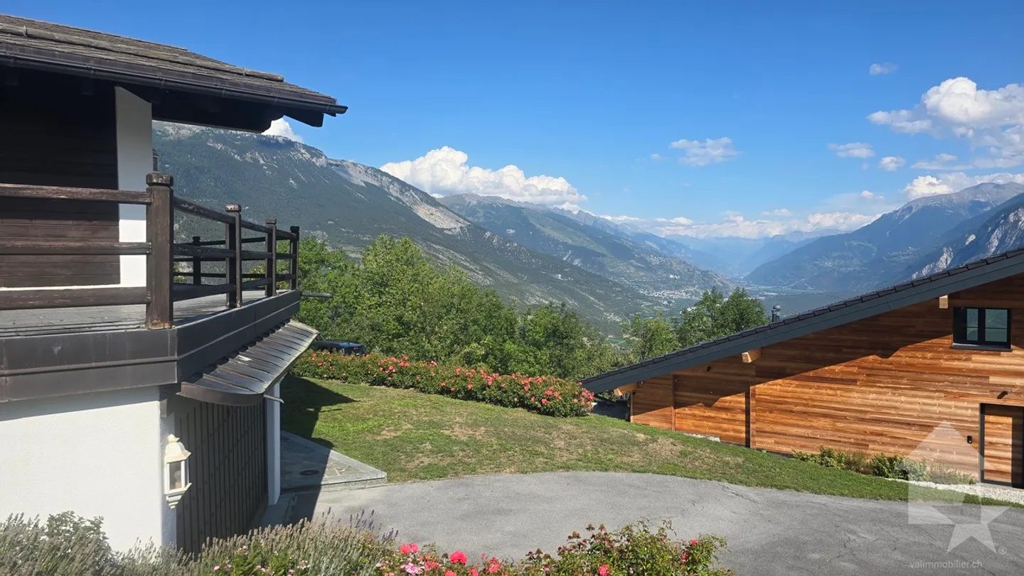 Chalet for sale - Photo 4 of 26