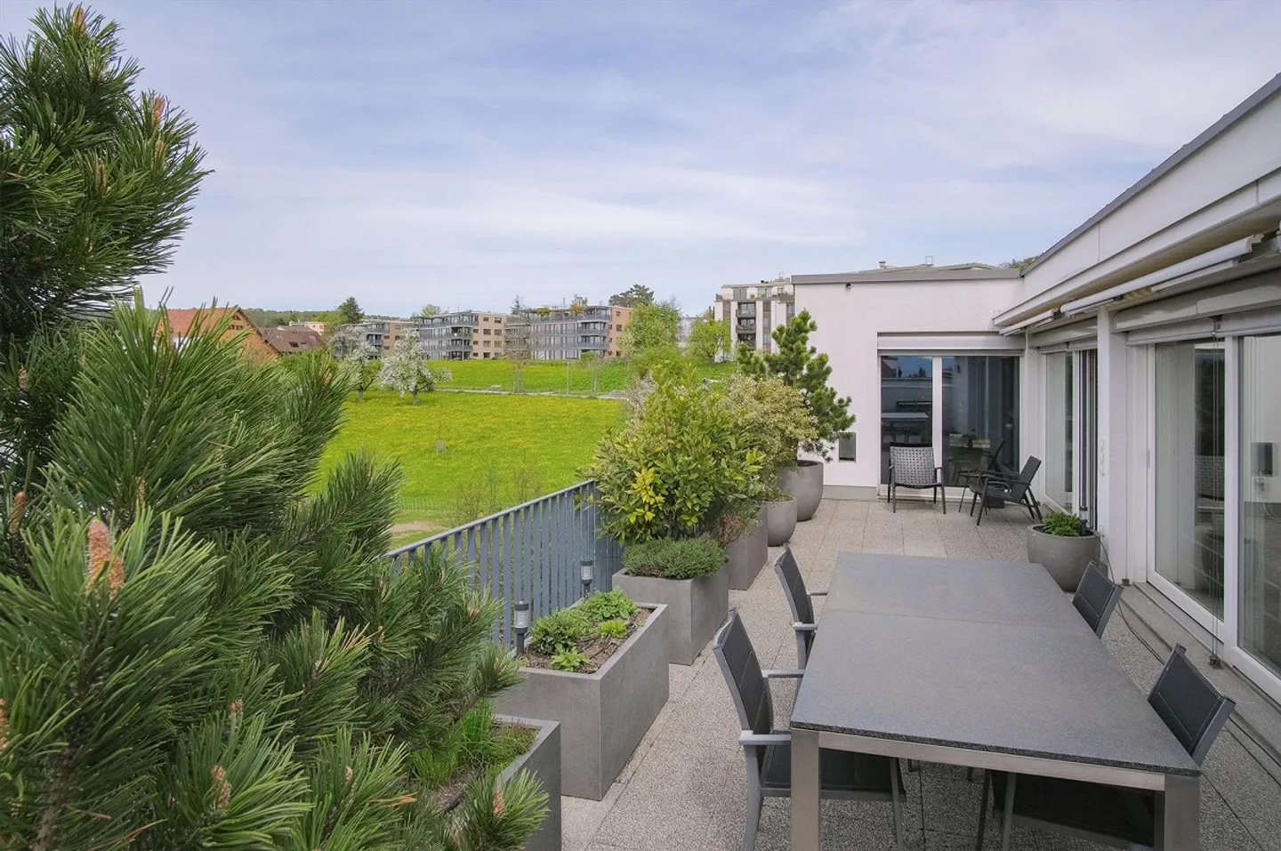 Geräumige Attikawohnung mit Terrassen - Foto 6 von 7