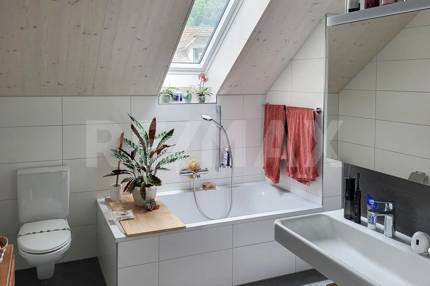 Appartement penthouse moderne et lumineux de 4,5 pièces avec galerie - Photo 4 sur 8