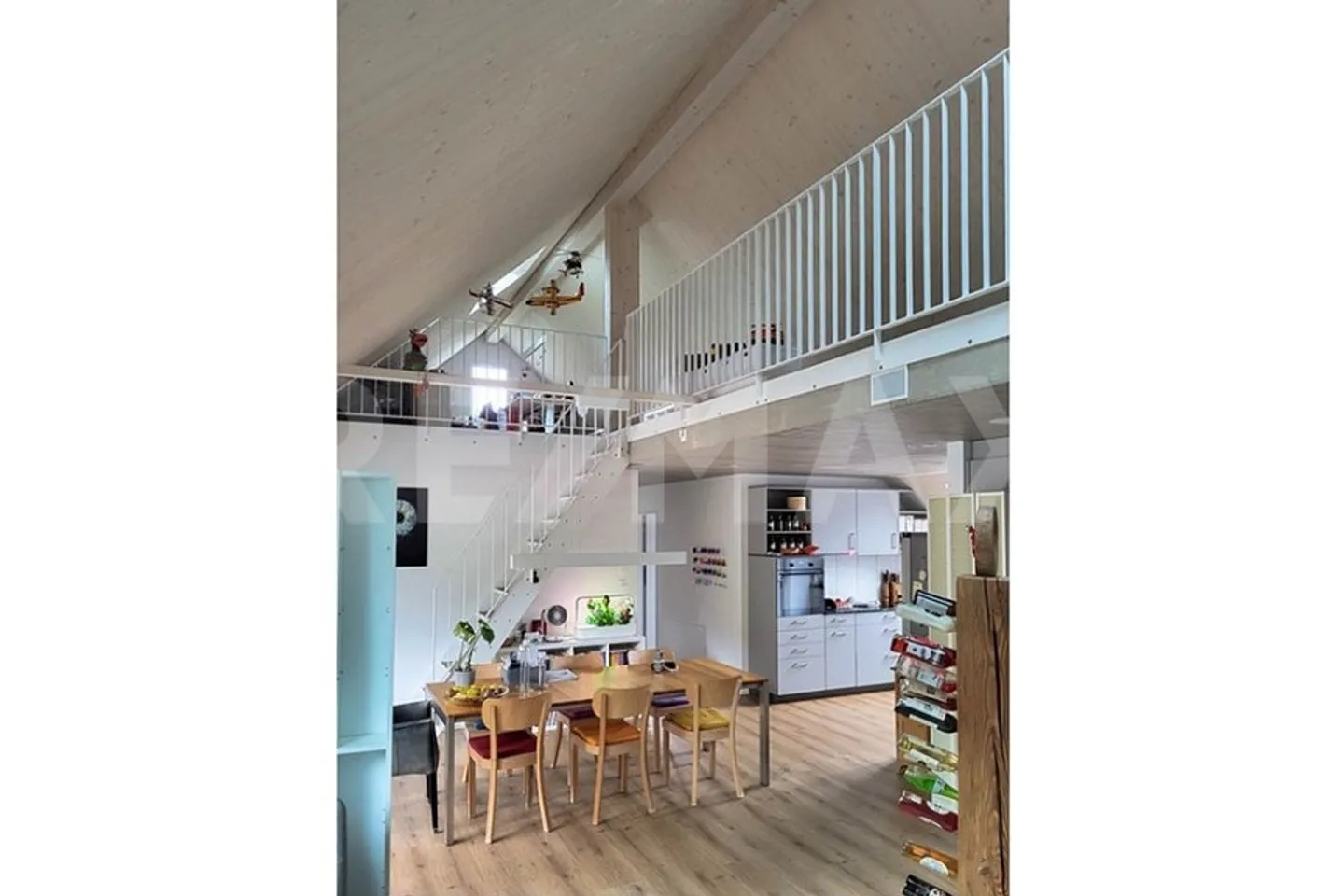 Appartement penthouse moderne et lumineux de 4,5 pièces avec galerie - Photo 6 sur 8