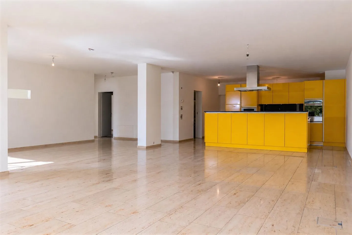 Spacious Living with Sunny Garden Terrace - Photo 2 of 11