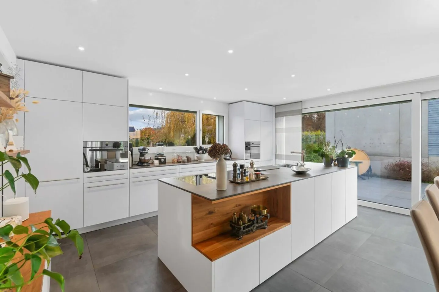 Modernes Einfamilienhaus mit Garten - Foto 9 von 17