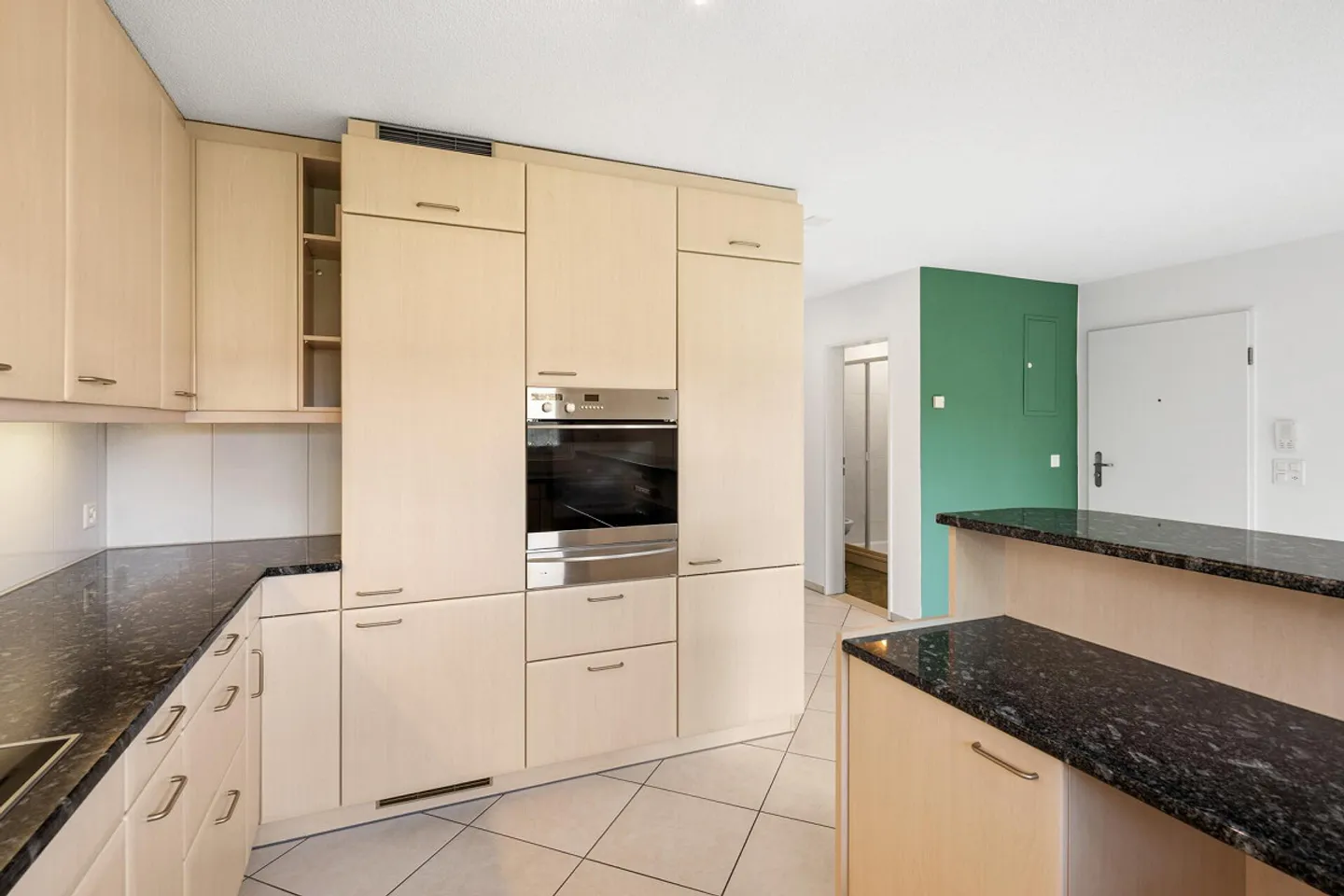 Attractive 4.5-Room Apartment with Top Connection - Photo 13 of 26