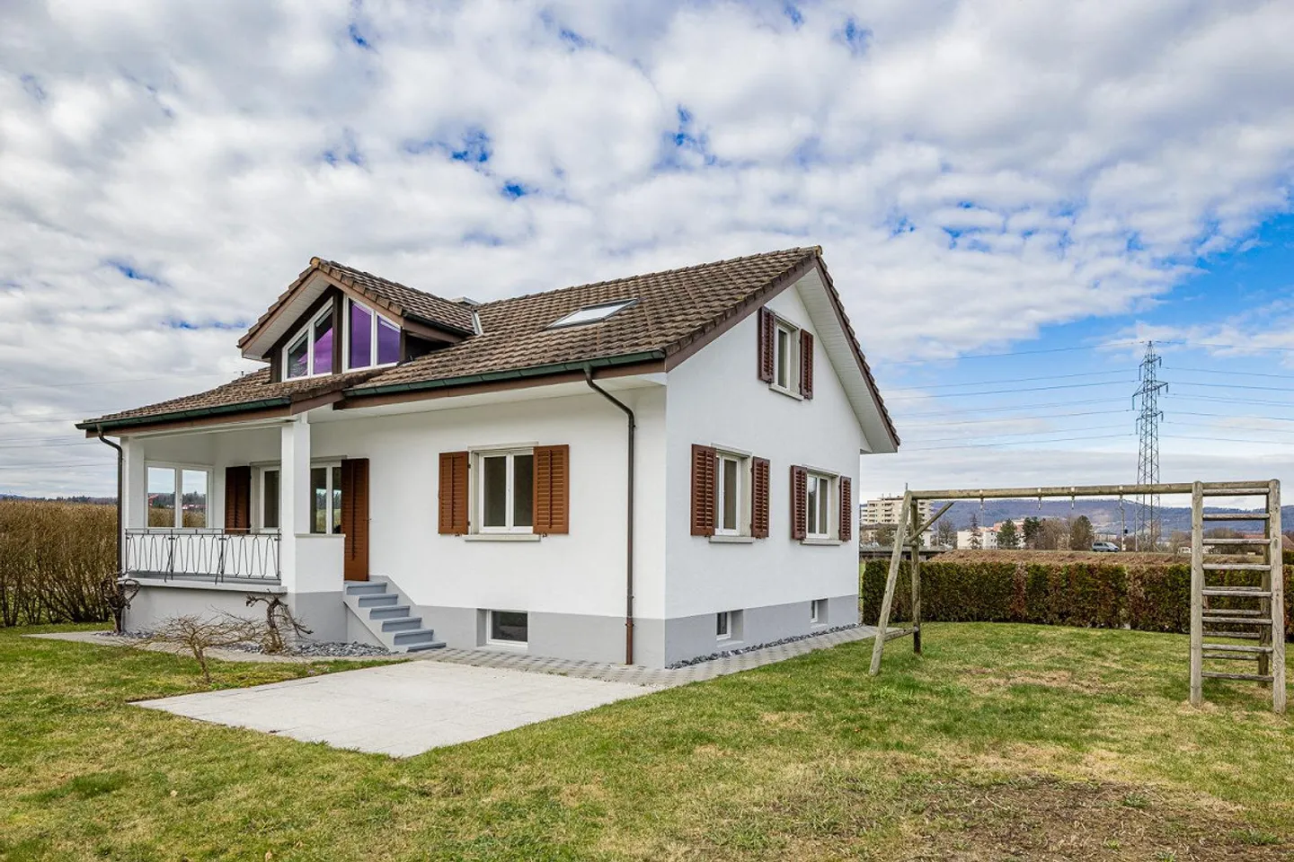 Charming 5 1/2-Room Single-Family House in Gränichen - Photo 3 of 5