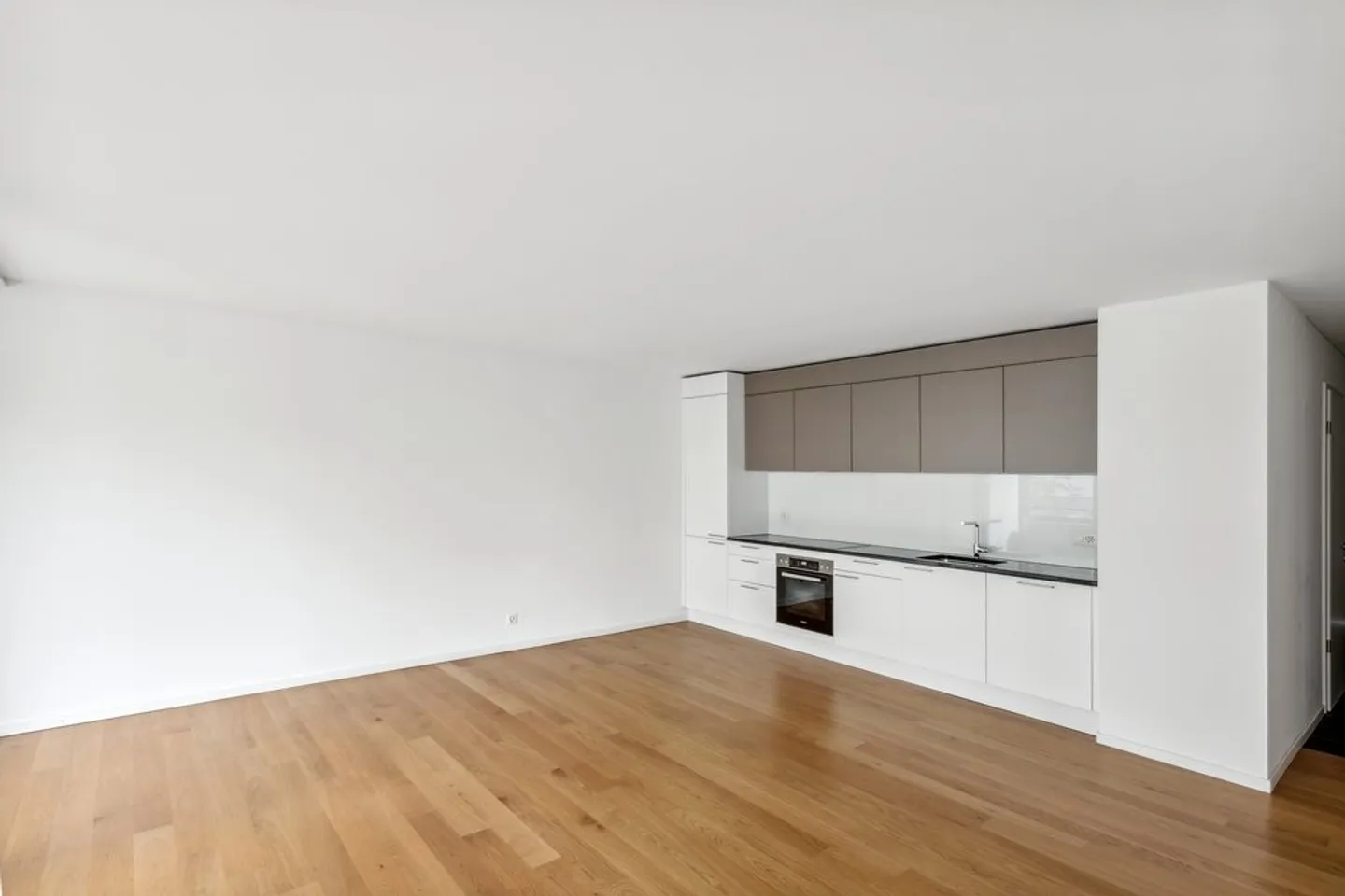 Appartement Charmant avec Balcon - Photo 2 sur 9