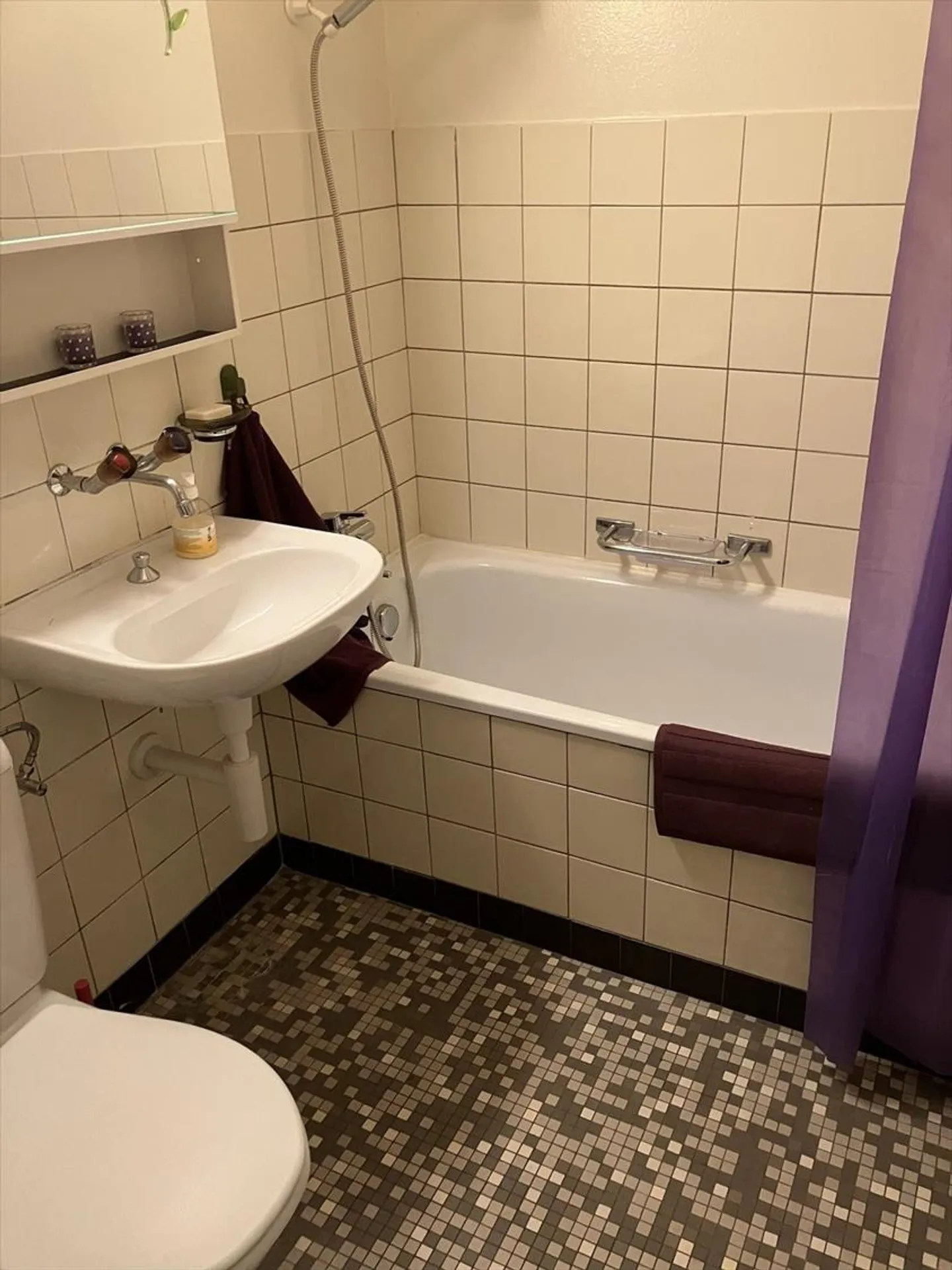 JOLI STUDIO A LOUER - Photo 5 sur 8