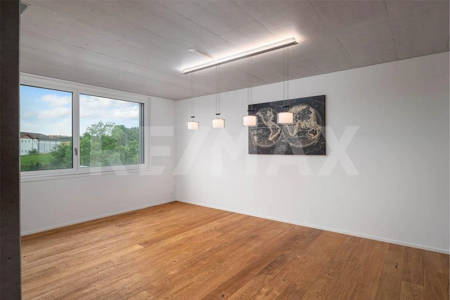 Appartement moderne, presque neuf avec loggia vitrée et belle vue lointaine - Photo 5 sur 13