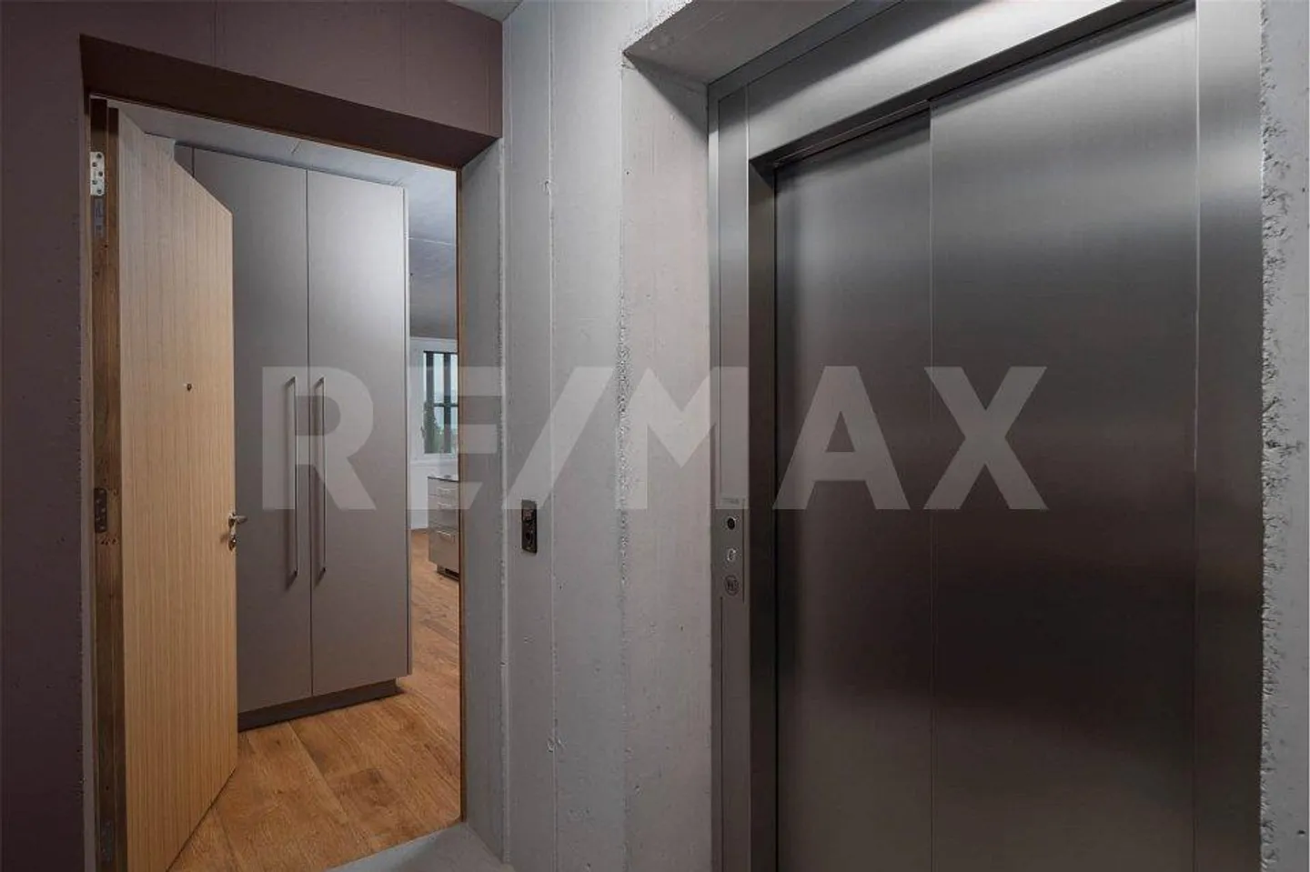 Appartement moderne, presque neuf avec loggia vitrée et belle vue lointaine - Photo 13 sur 13