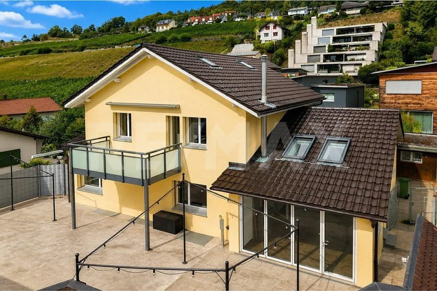 Une maison pleine de possibilités dans un quartier résidentiel prisé - Photo 1 sur 13