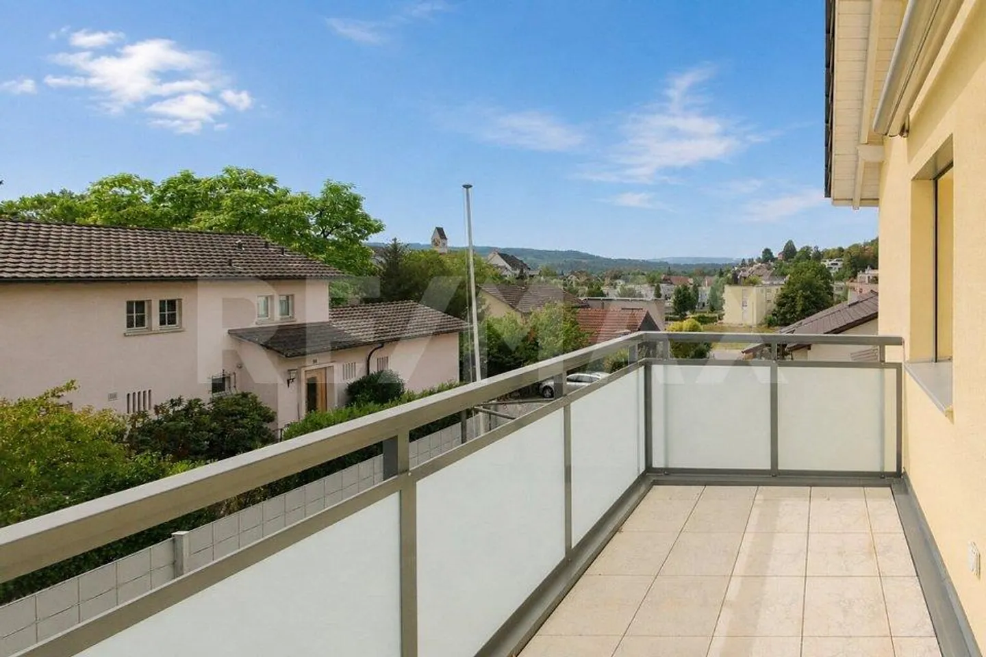 Une maison pleine de possibilités dans un quartier résidentiel prisé - Photo 9 sur 13