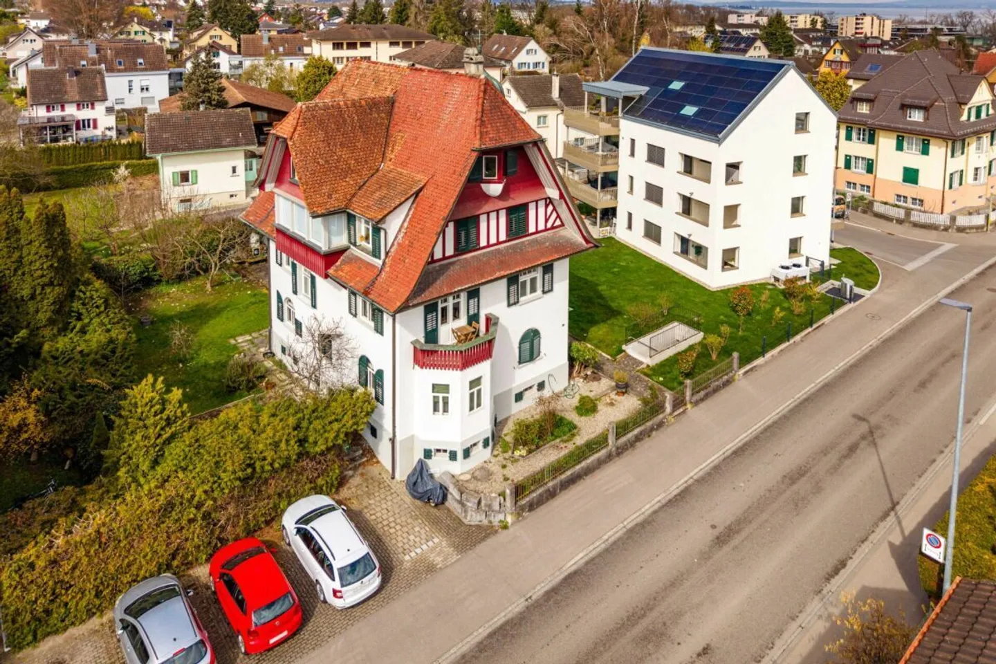 Edificio residenziale storico (COMPLETAMENTE AFFITTATO) con 4 appartamenti (in proprietà condominiale) e 5 posti auto sotterranei esterni - Foto 2 di 7