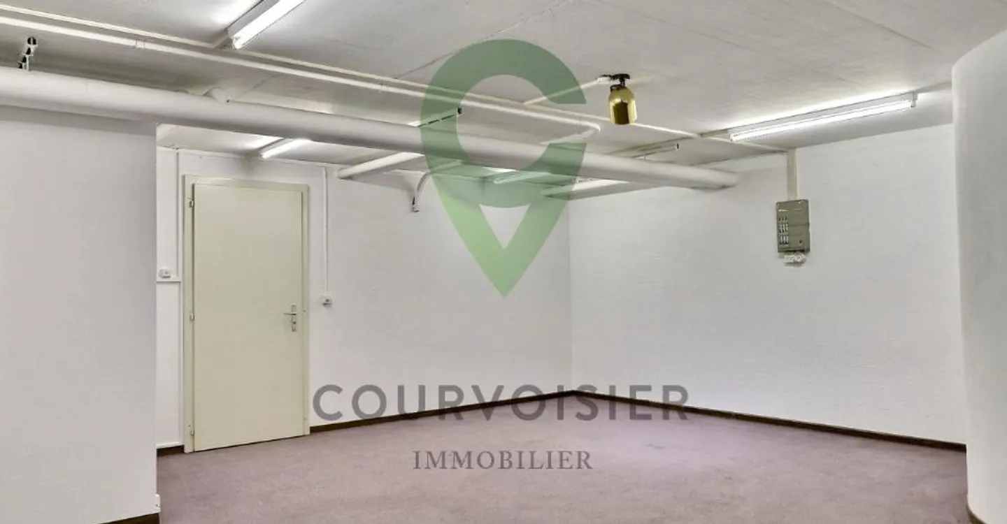 Opportunity to acquire 2 commercial premises - Photo 2 of 10