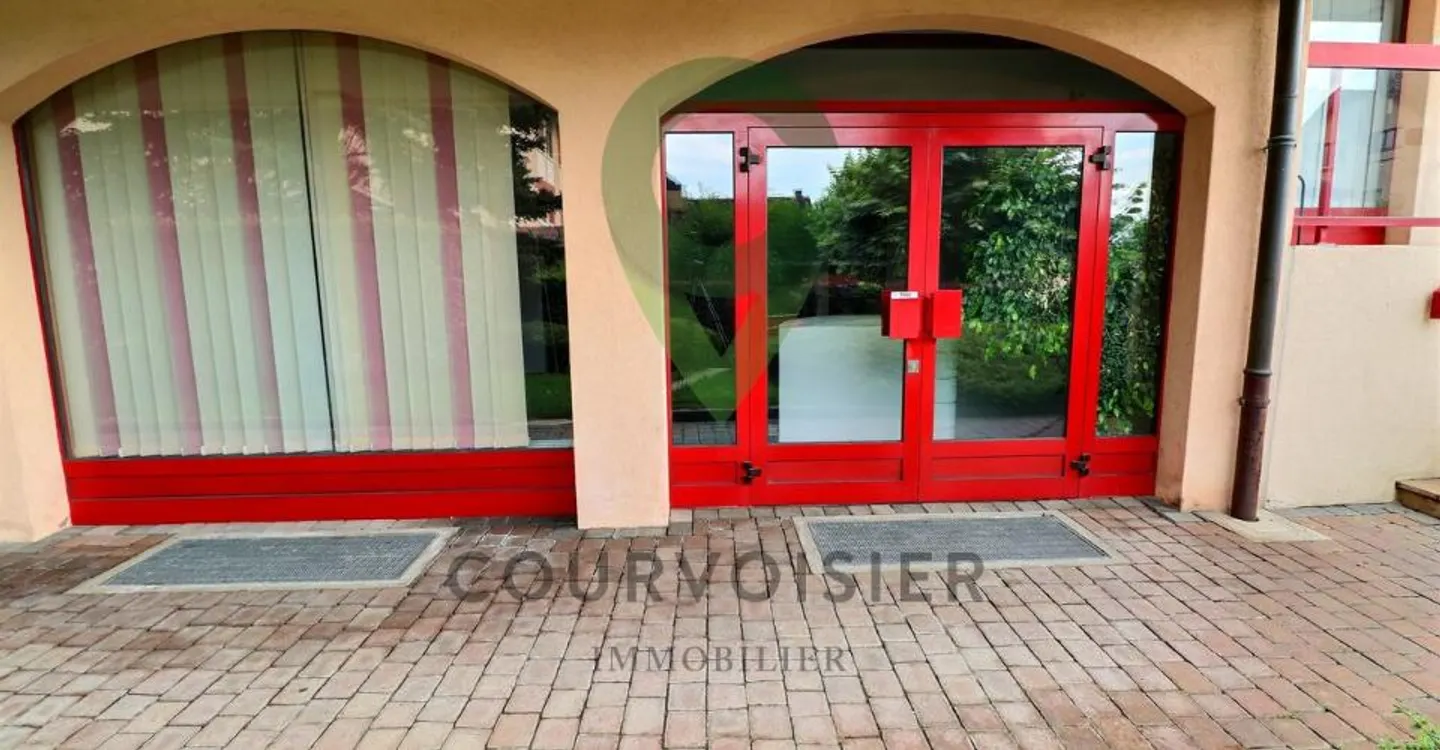 Opportunity to acquire 2 commercial premises - Photo 3 of 10
