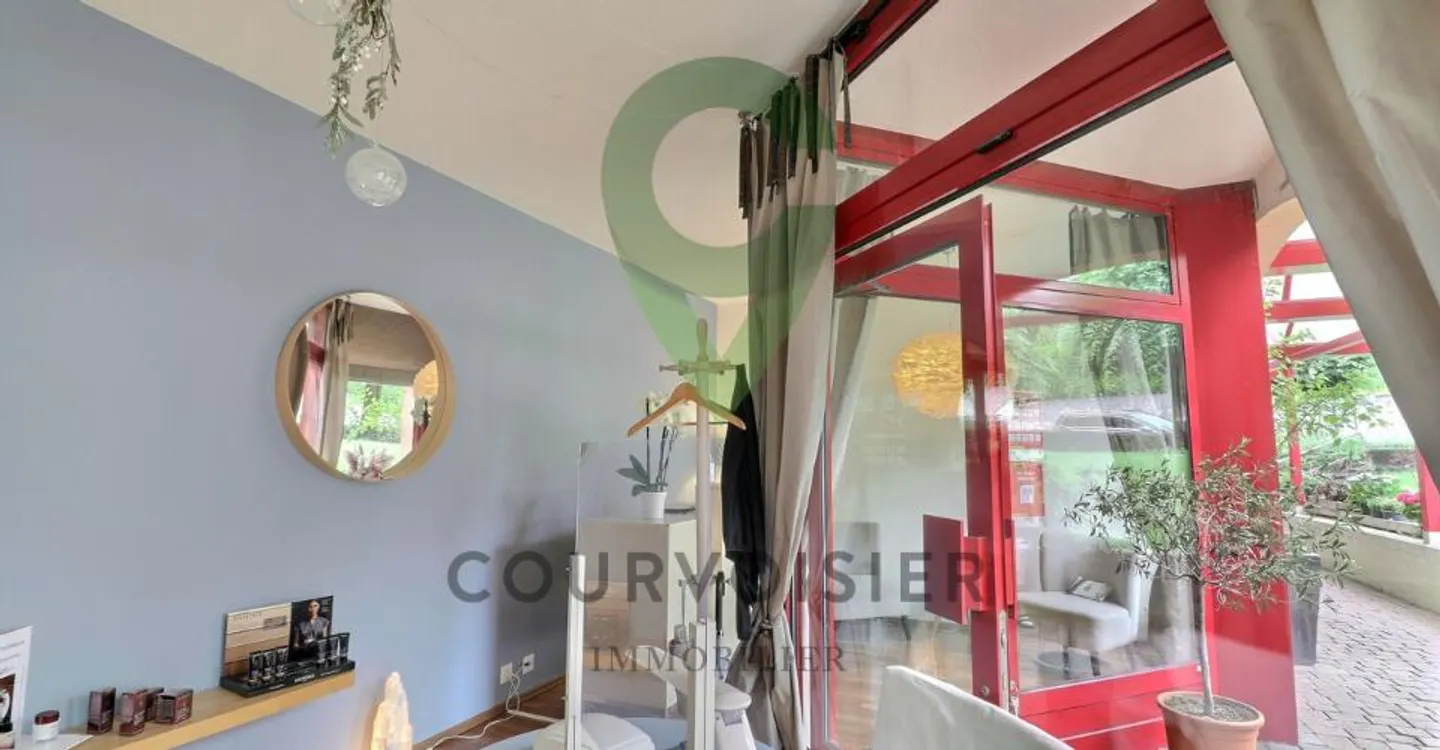 Opportunity to acquire 2 commercial premises - Photo 5 of 10