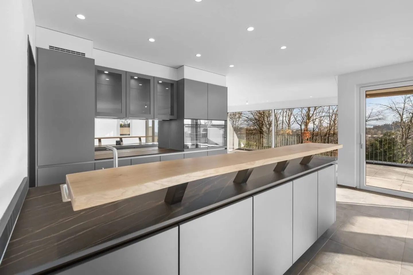 Modernes Apartment mit Balkon - Foto 2 von 13