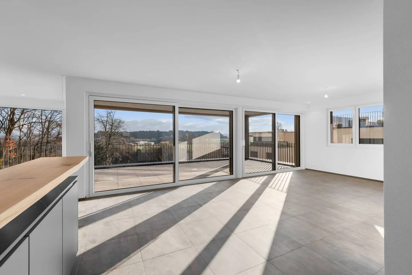 Modernes Apartment mit Balkon - Foto 3 von 13