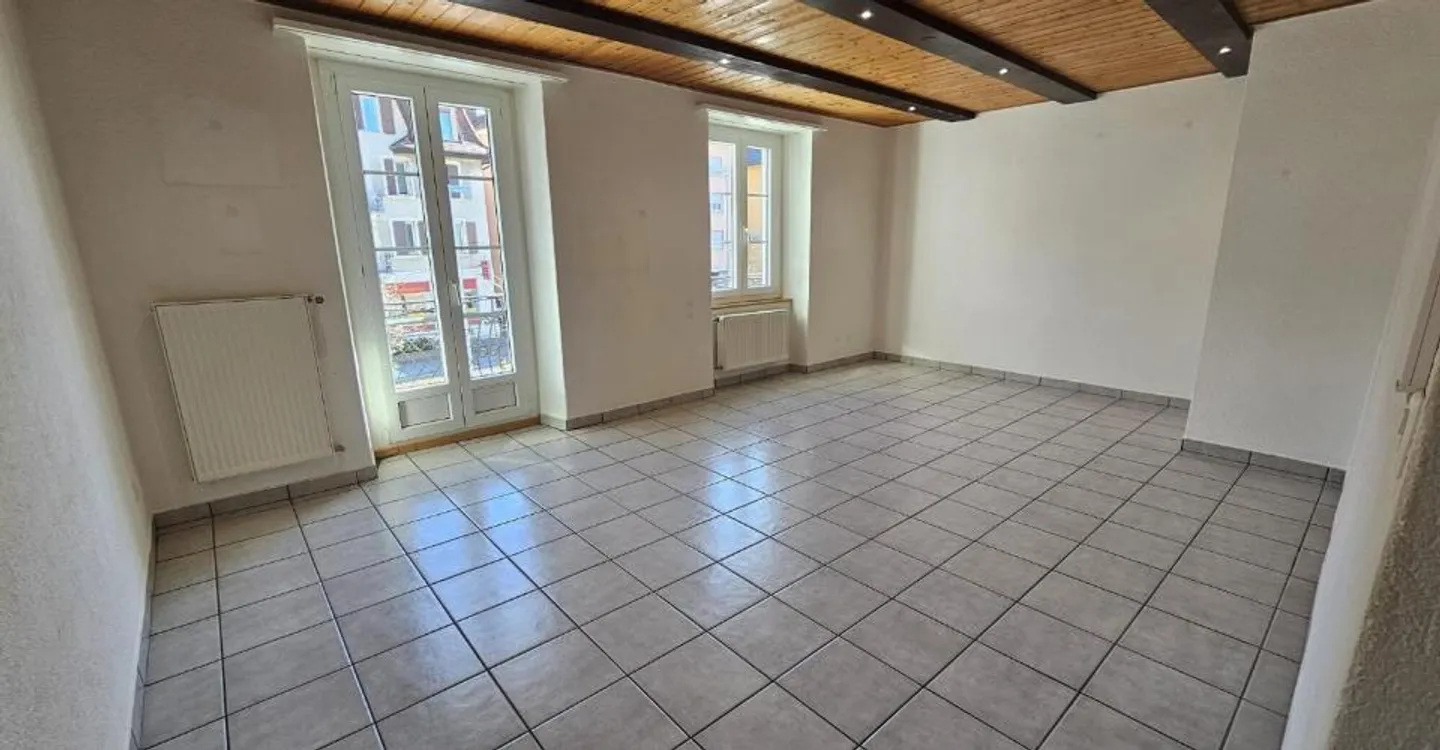 Spacious Apartment with Balcony - Photo 3 of 12