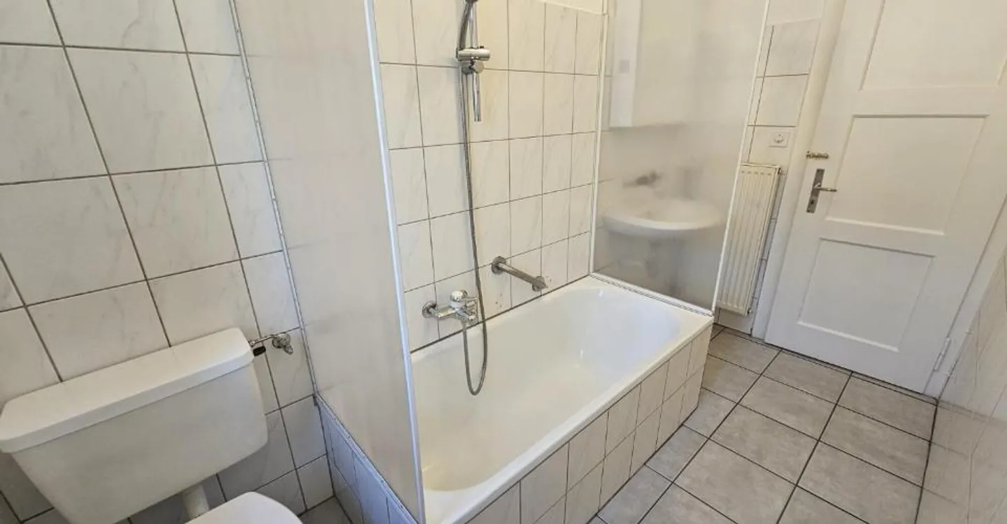 Spacious Apartment with Balcony - Photo 7 of 12