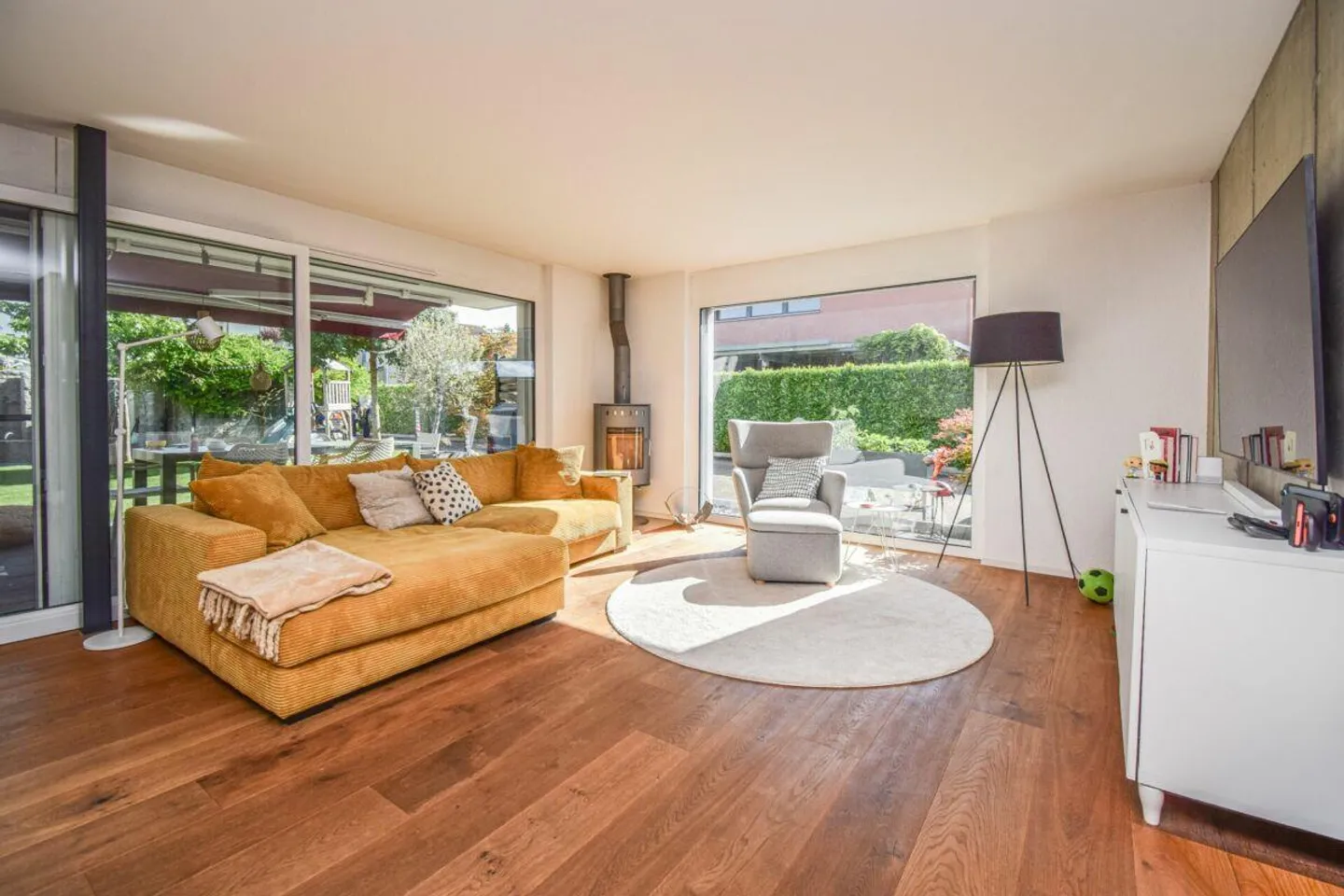 Modern 5.5-room semi-detached family house in a family-friendly location - Photo 4 of 29