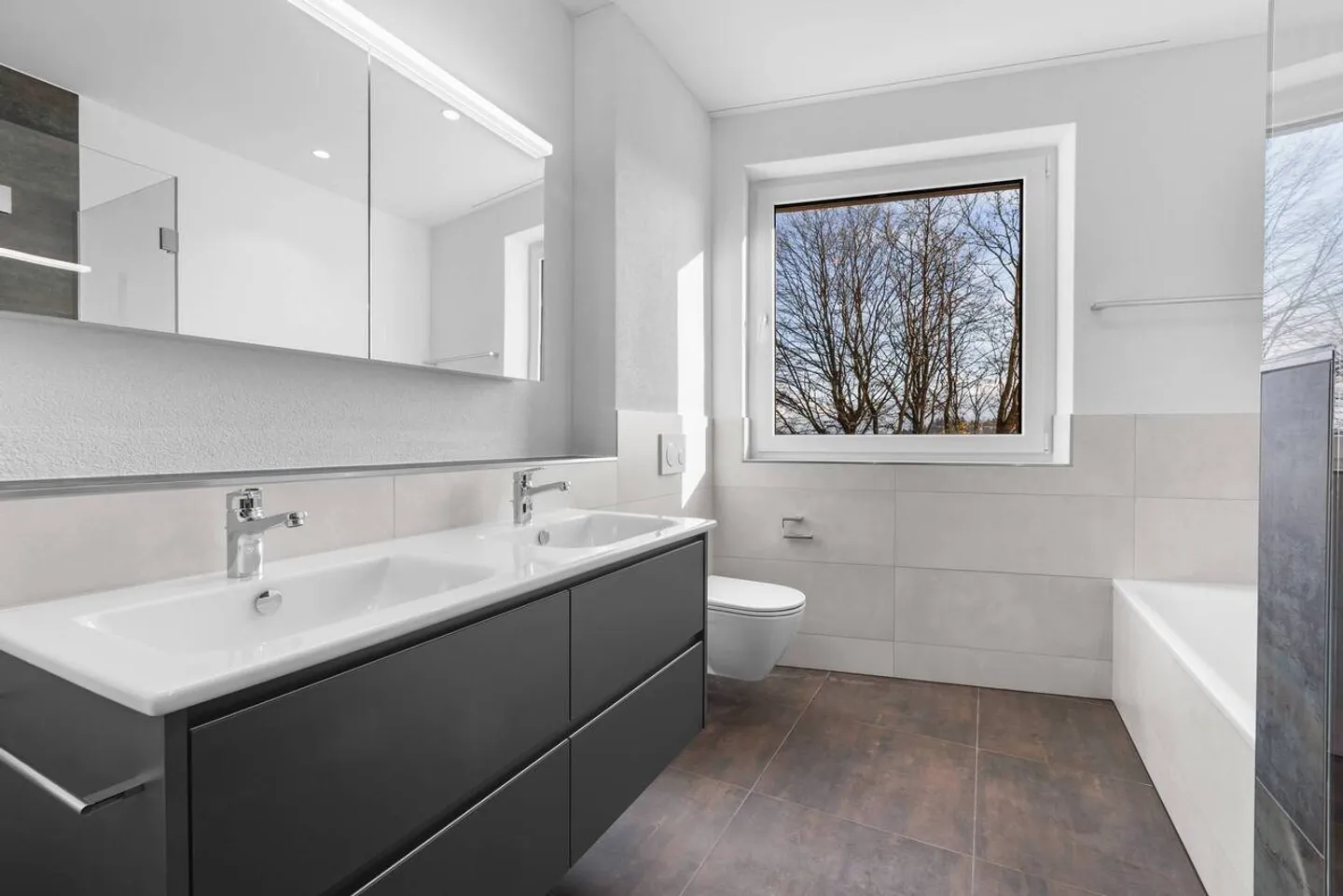 Modernes Apartment mit Balkon - Foto 8 von 13