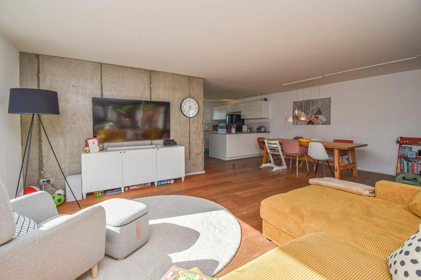 Modern 5.5-room semi-detached family house in a family-friendly location - Photo 6 of 29