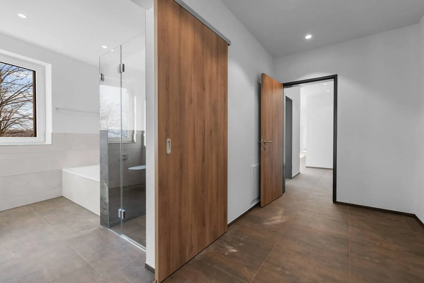 Modernes Apartment mit Balkon - Foto 7 von 13