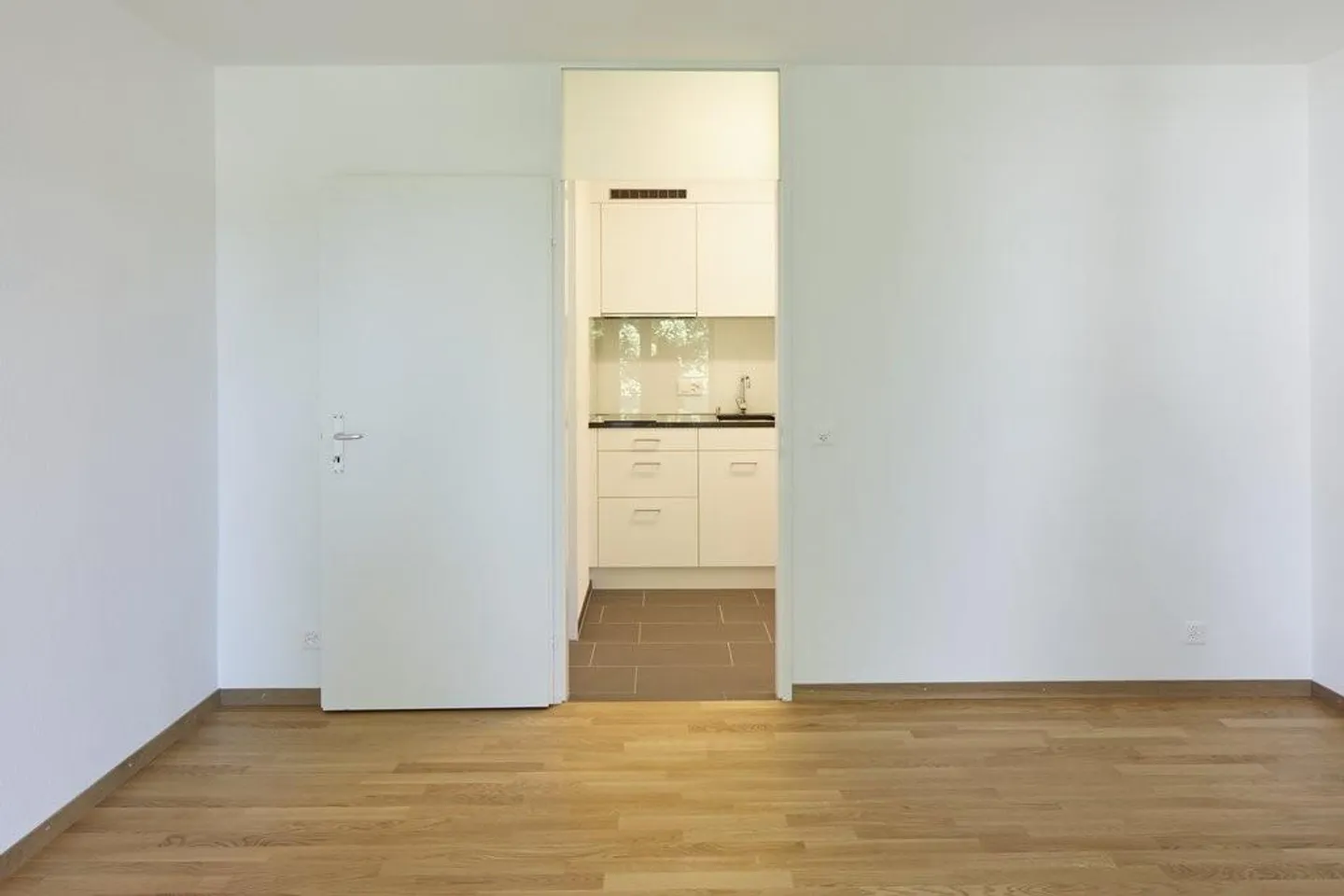 RENT WITHOUT DEPOSIT - Are you looking for your first apartment? - Photo 2 of 8