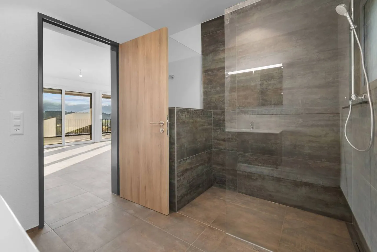 Modernes Apartment mit Balkon - Foto 12 von 13