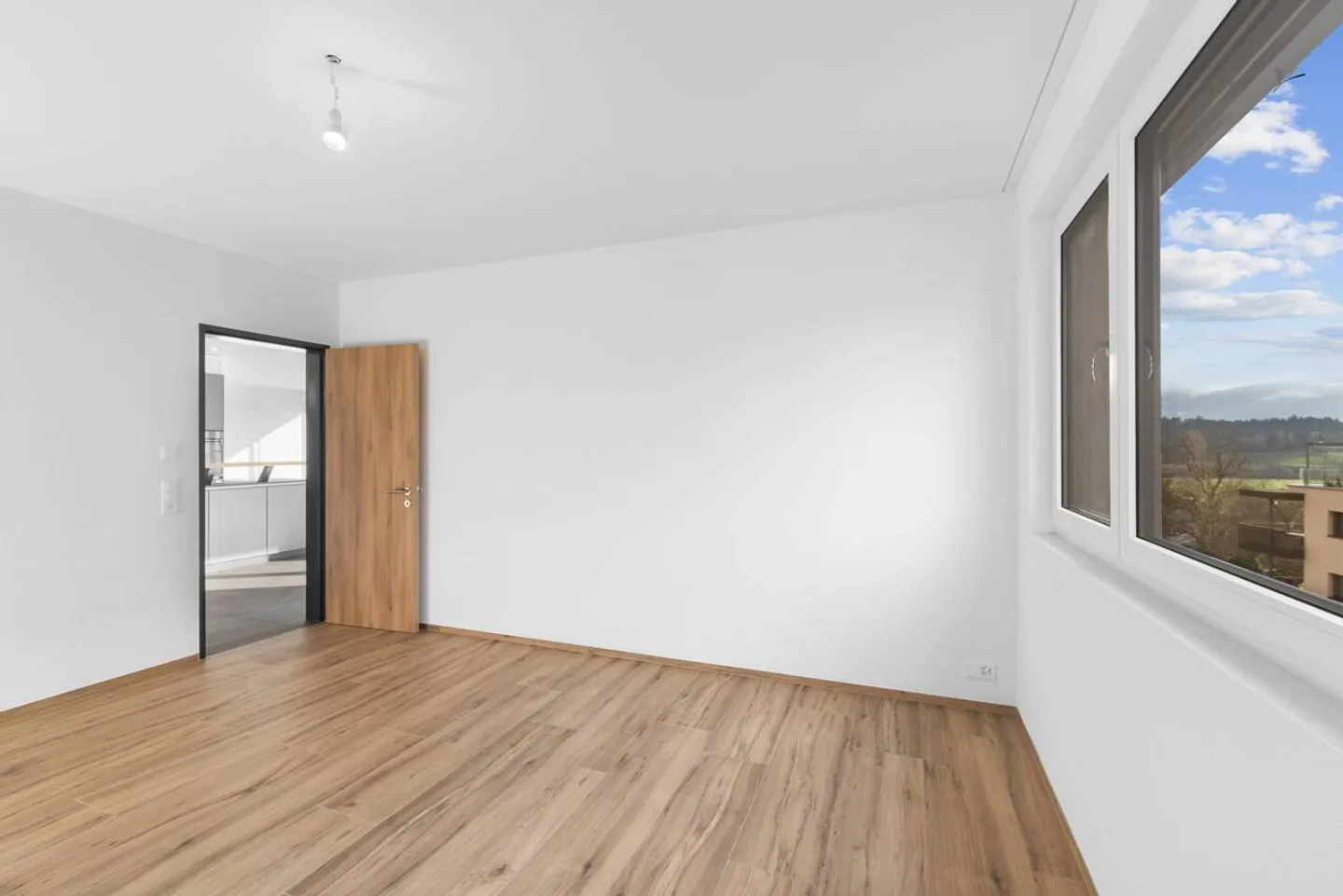 Modernes Apartment mit Balkon - Foto 10 von 13