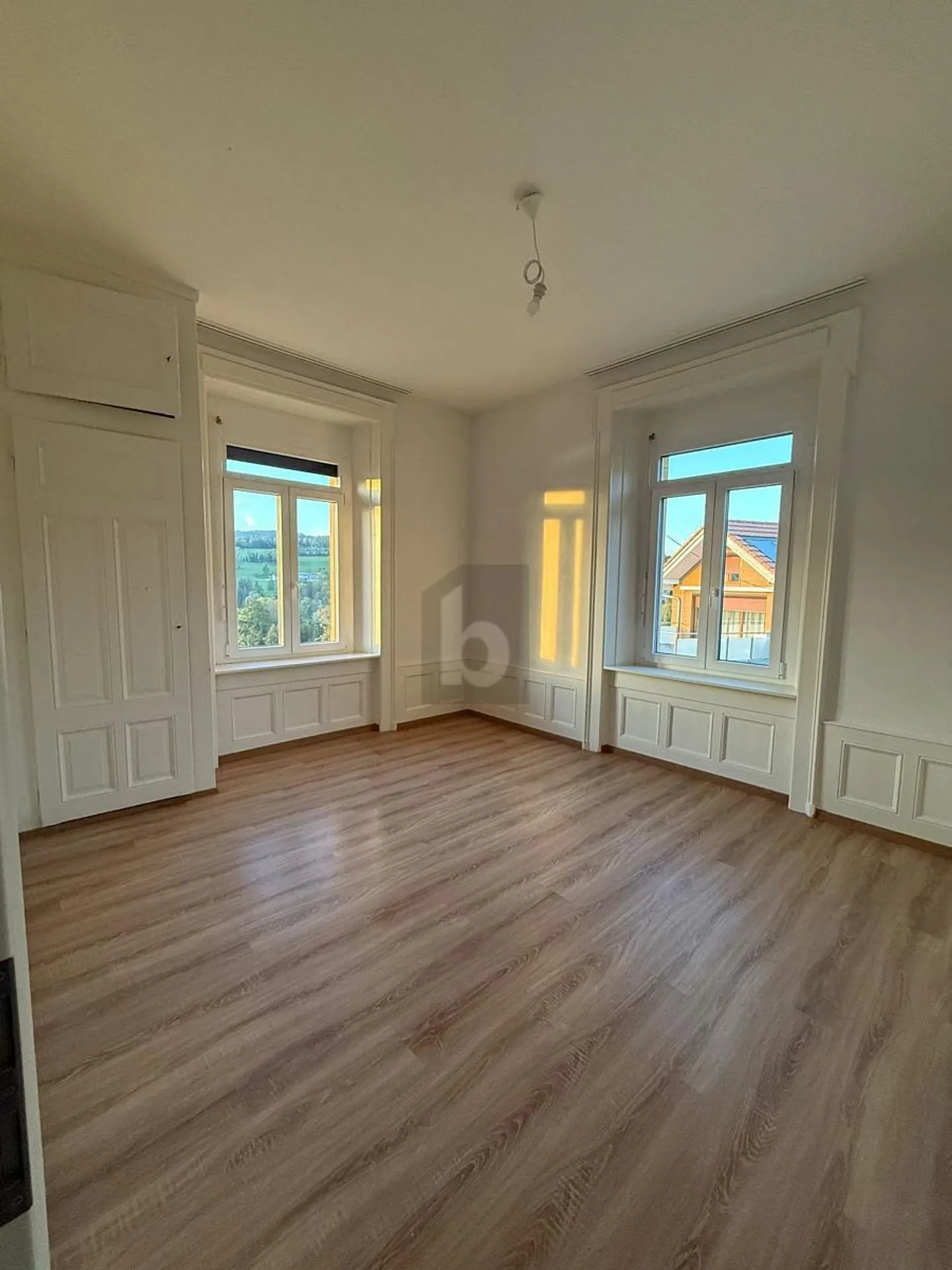 Appartement Charmant avec Vue Lac - Photo 4 sur 6