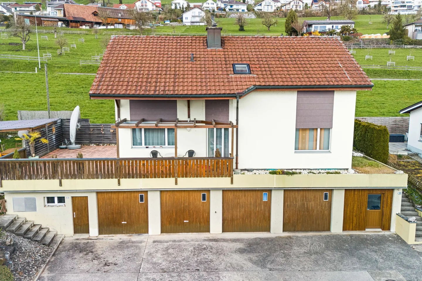 Spacious Family Home with Garden - Photo 11 of 12