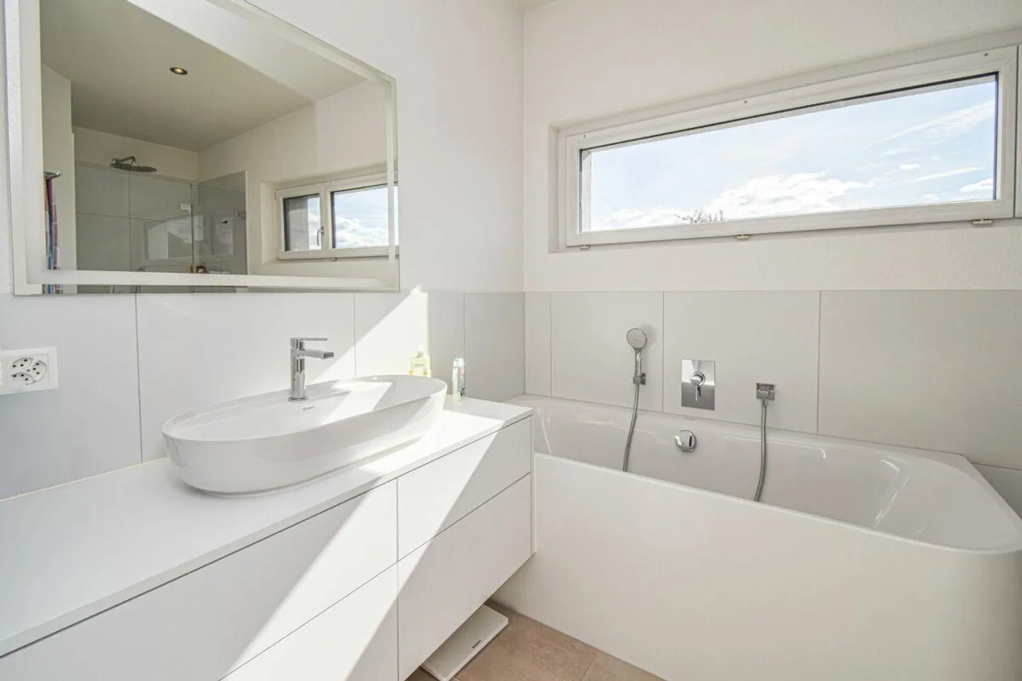 Modern 5.5-room semi-detached family house in a family-friendly location - Photo 16 of 29