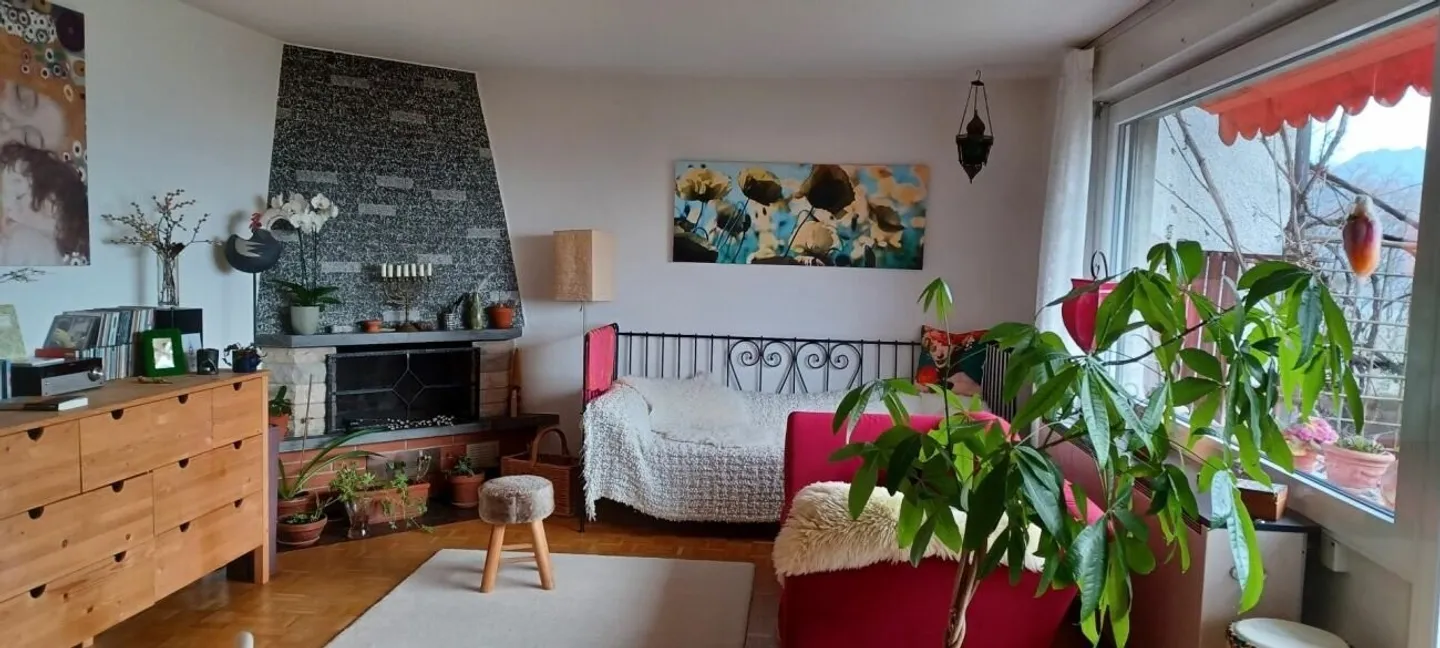 4-Room Corner Single-Family House with Lake View - Photo 3 of 10