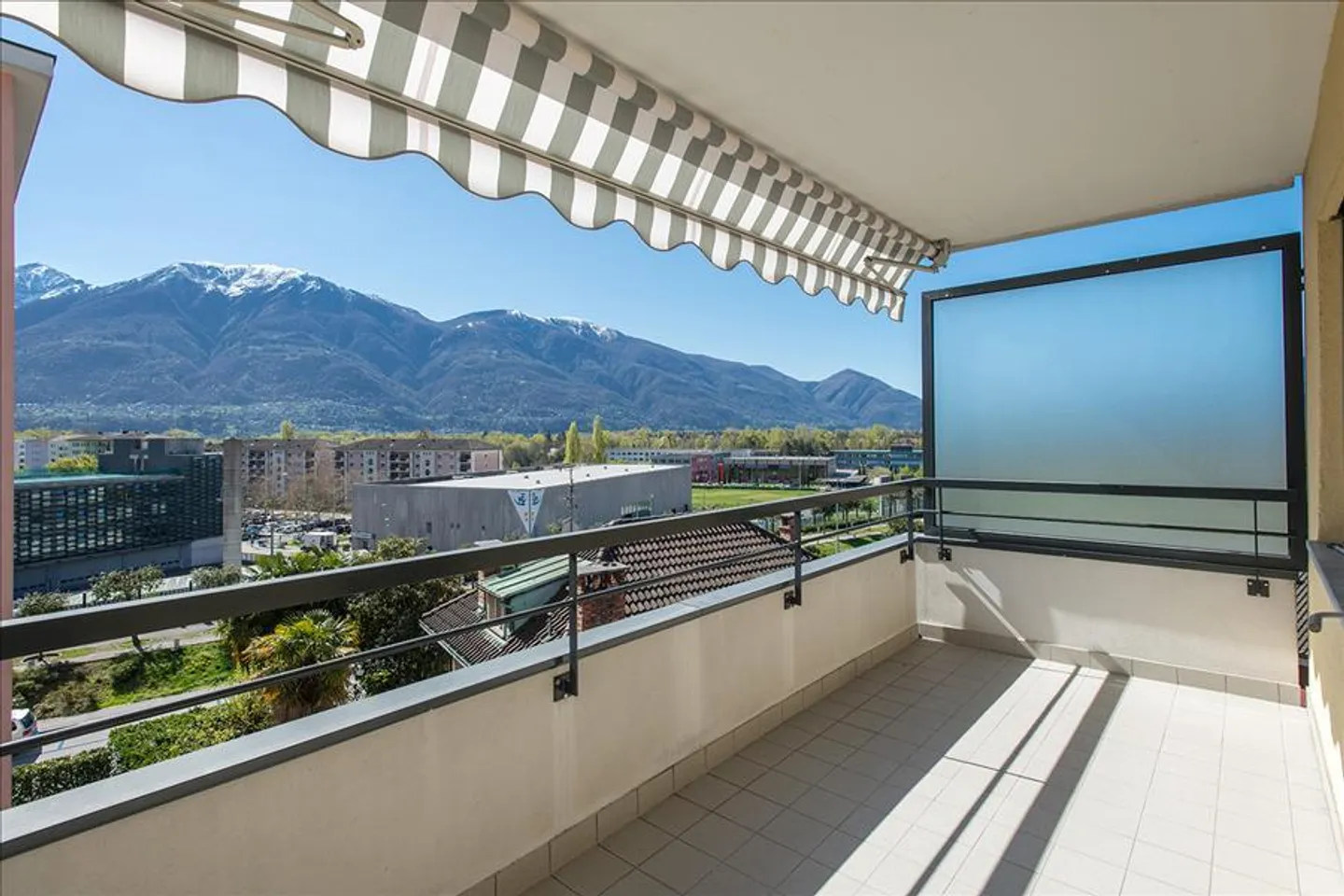 Appartamento soleggiato con balcone - Foto 1 di 10