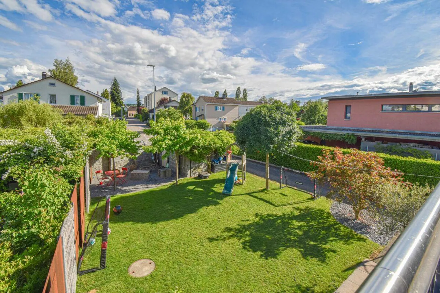 Modern 5.5-room semi-detached family house in a family-friendly location - Photo 22 of 29