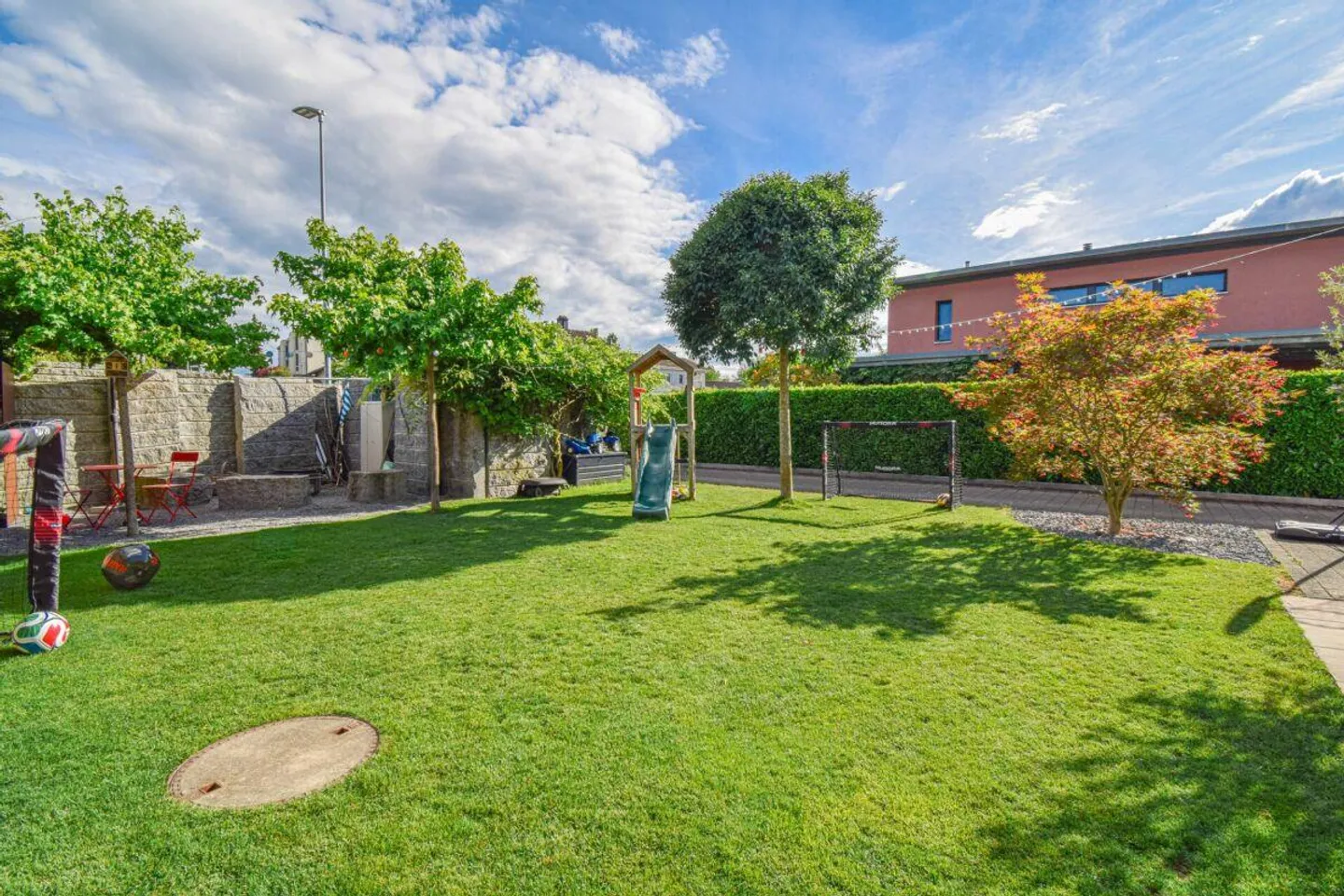 Modern 5.5-room semi-detached family house in a family-friendly location - Photo 24 of 29