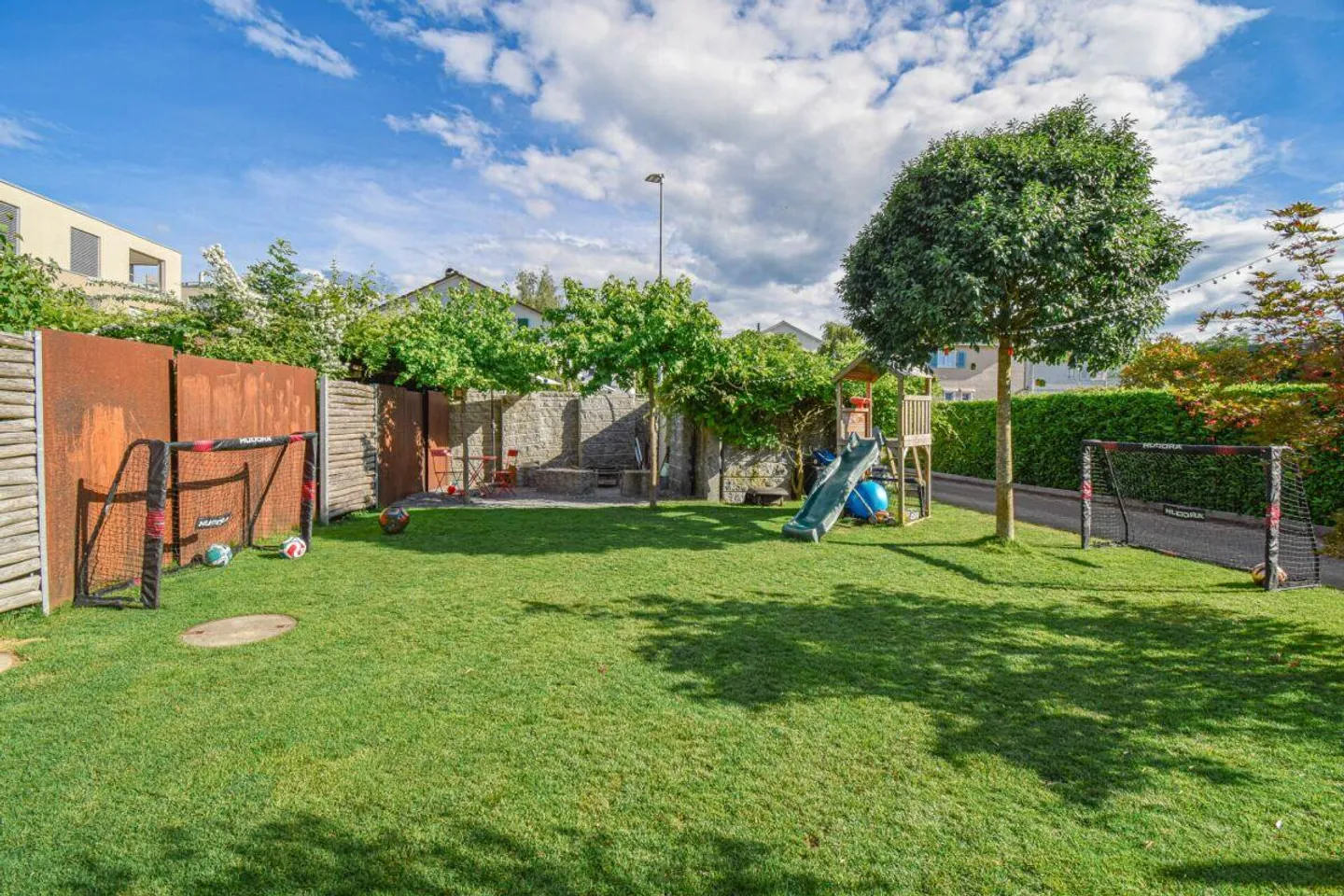 Modern 5.5-room semi-detached family house in a family-friendly location - Photo 25 of 29