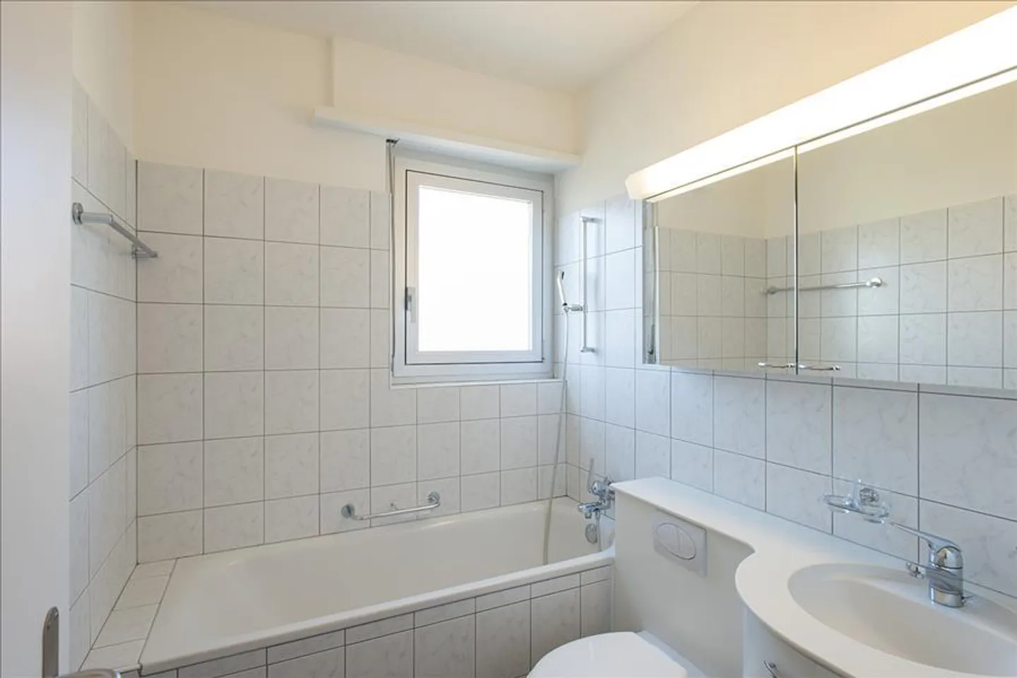 Appartamento soleggiato con balcone - Foto 4 di 10