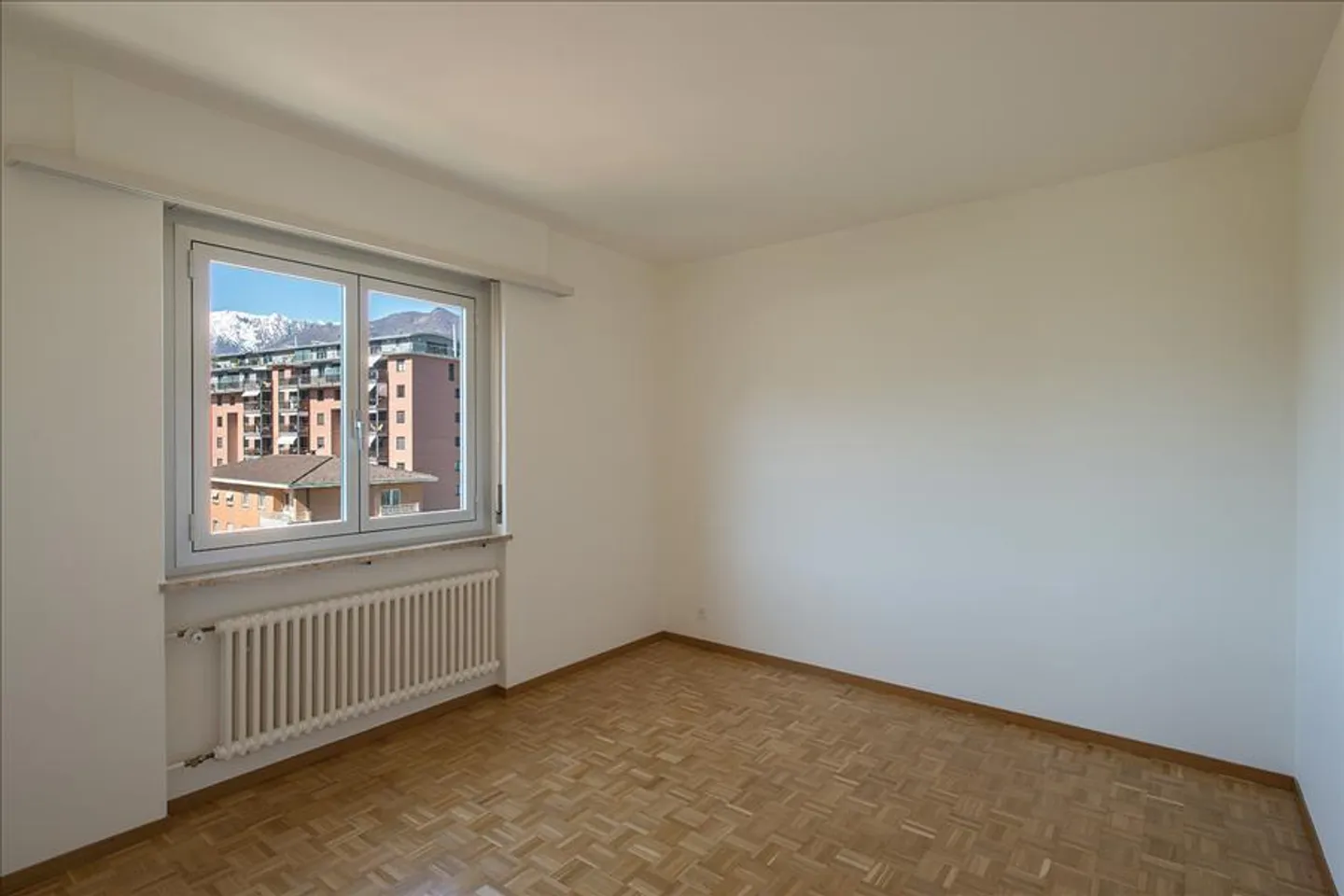 Appartamento soleggiato con balcone - Foto 7 di 10