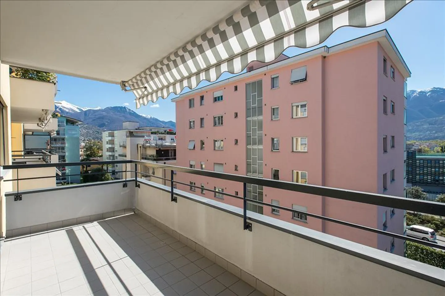 Appartamento soleggiato con balcone - Foto 9 di 10